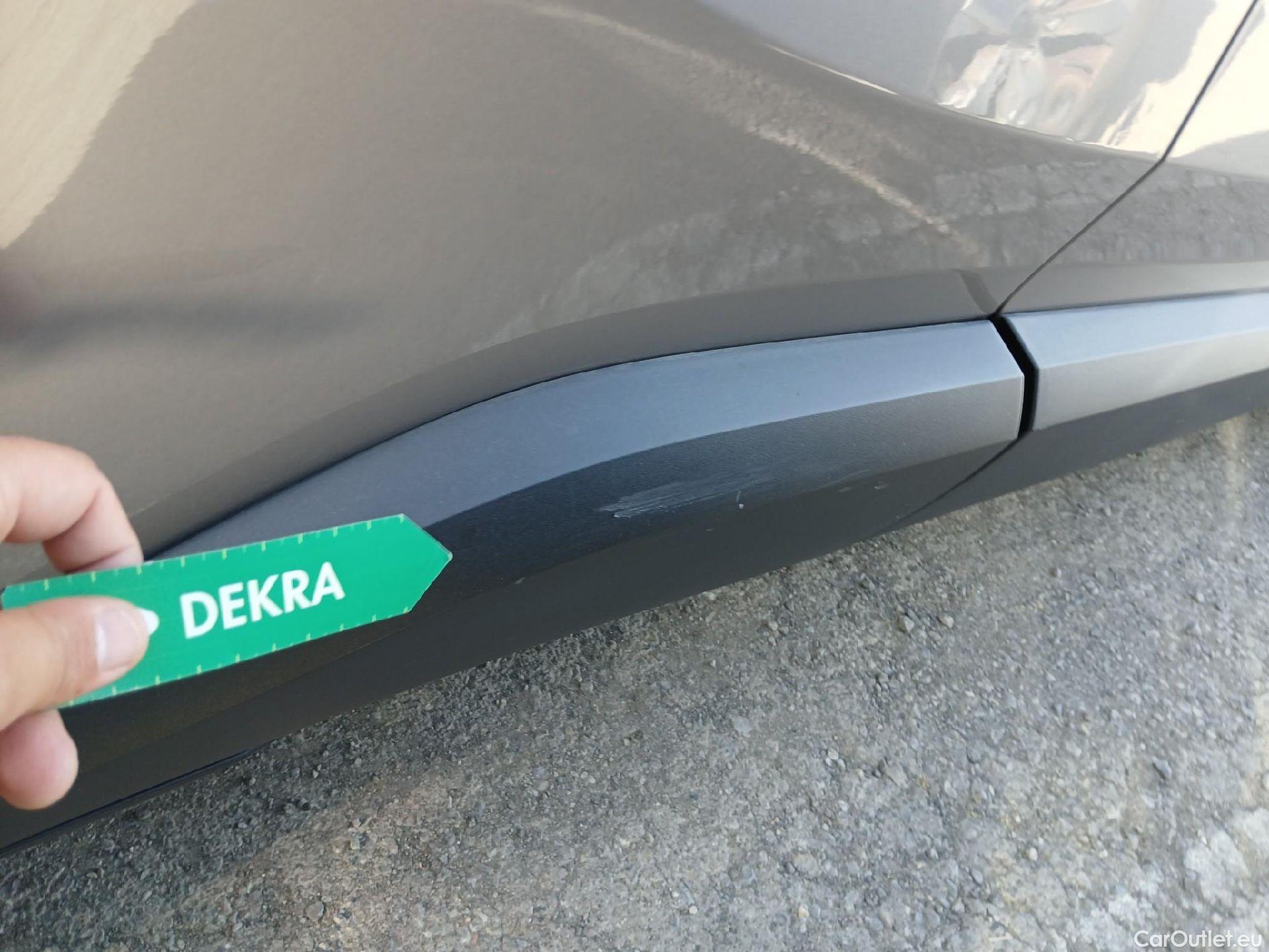  Toyota  C-HR TOYOTA  / 2016 / 5P / todoterreno 1.8 125H Advance (CX) #43