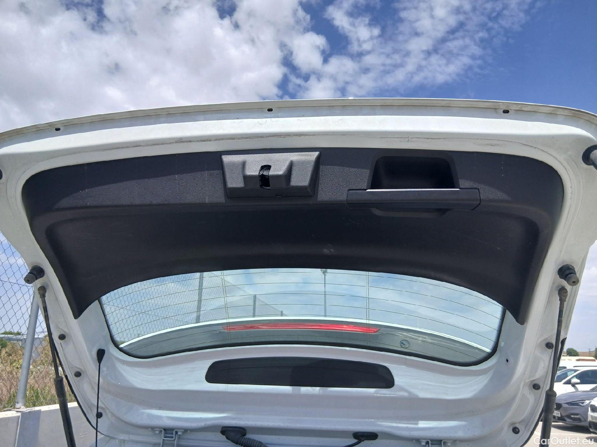  Renault  Clio RENAULT  / 2019 / 5P / berlina con portón Equilibre Blue dCi 74kW (100CV) #20