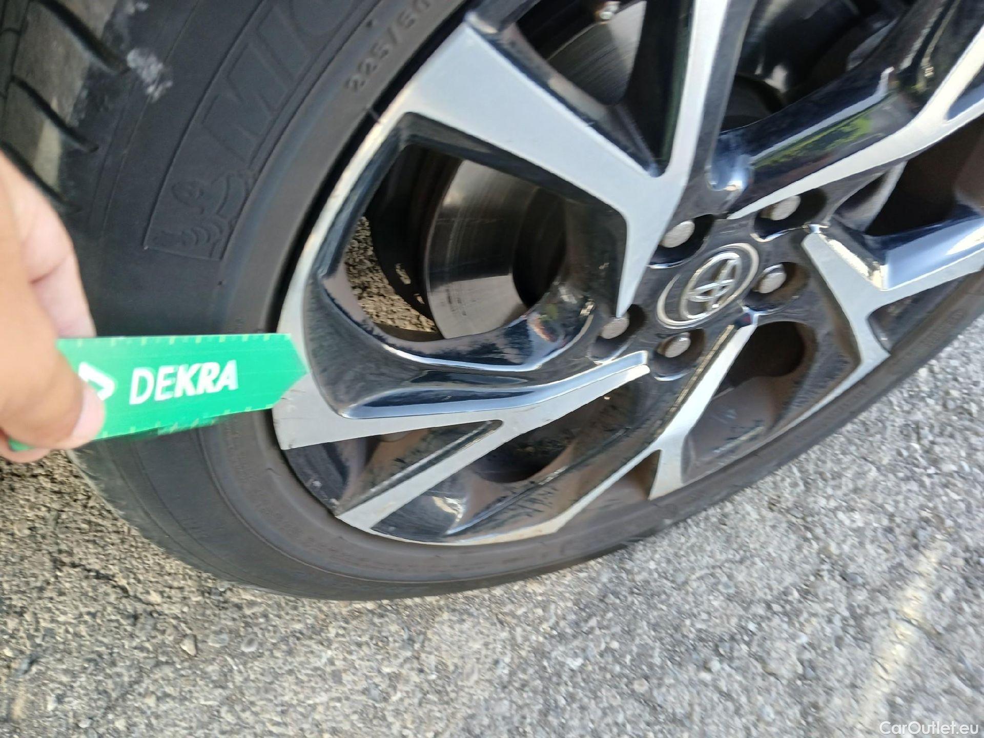  Toyota  C-HR TOYOTA  / 2016 / 5P / todoterreno 1.8 125H Advance (CX) #51