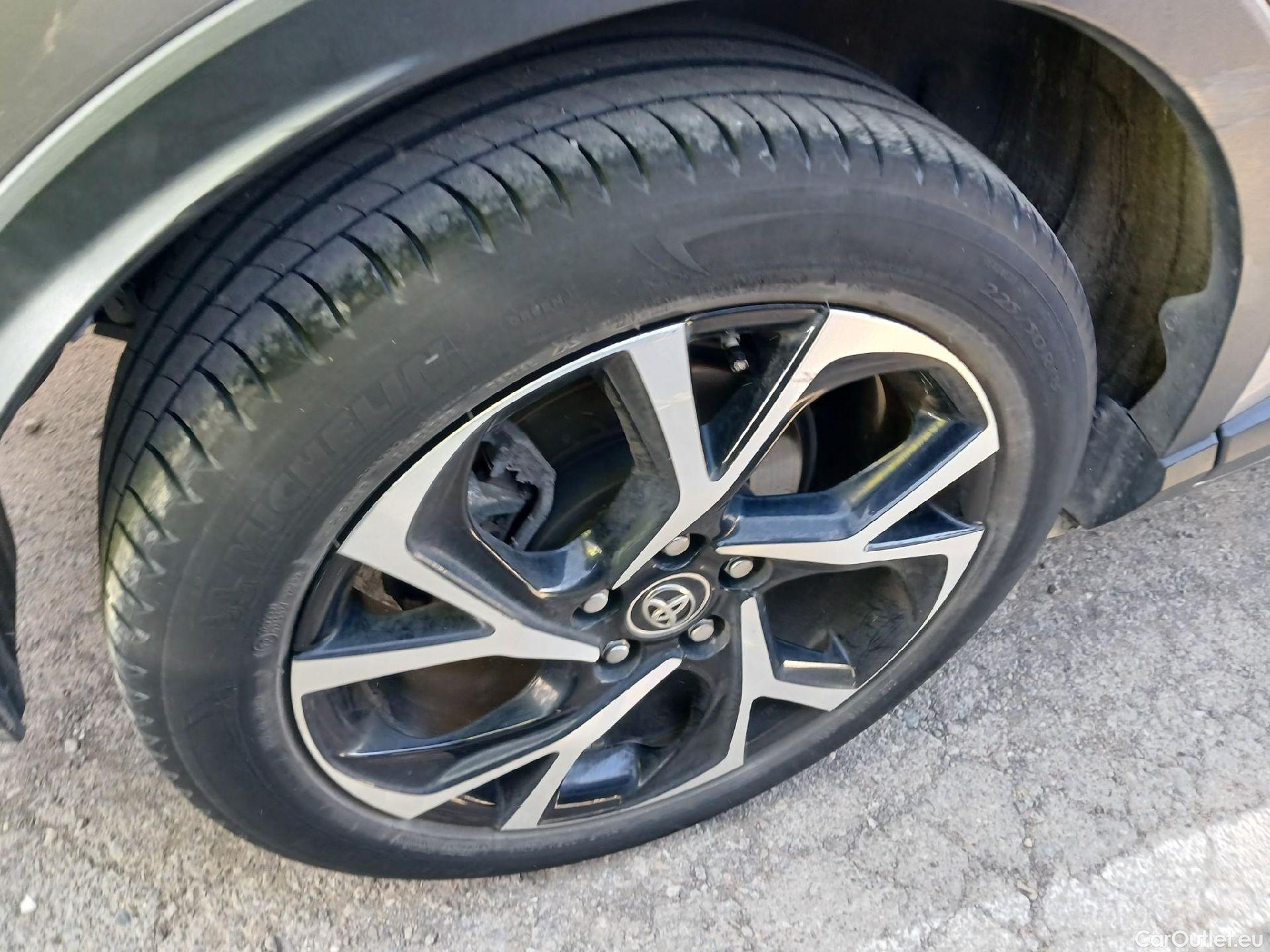  Toyota  C-HR TOYOTA  / 2016 / 5P / todoterreno 1.8 125H Advance (CX) #37