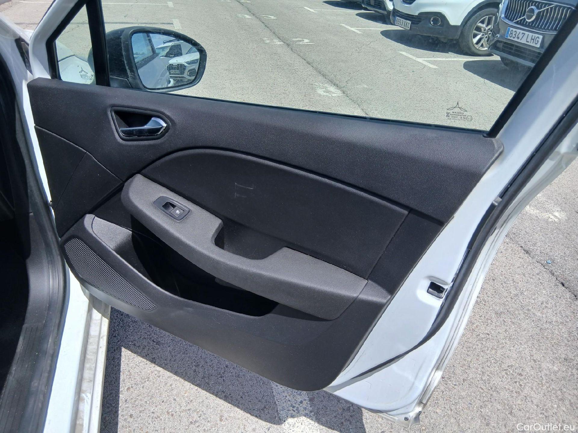  Renault  Clio RENAULT  / 2019 / 5P / berlina con portón Equilibre Blue dCi 74kW (100CV) #26