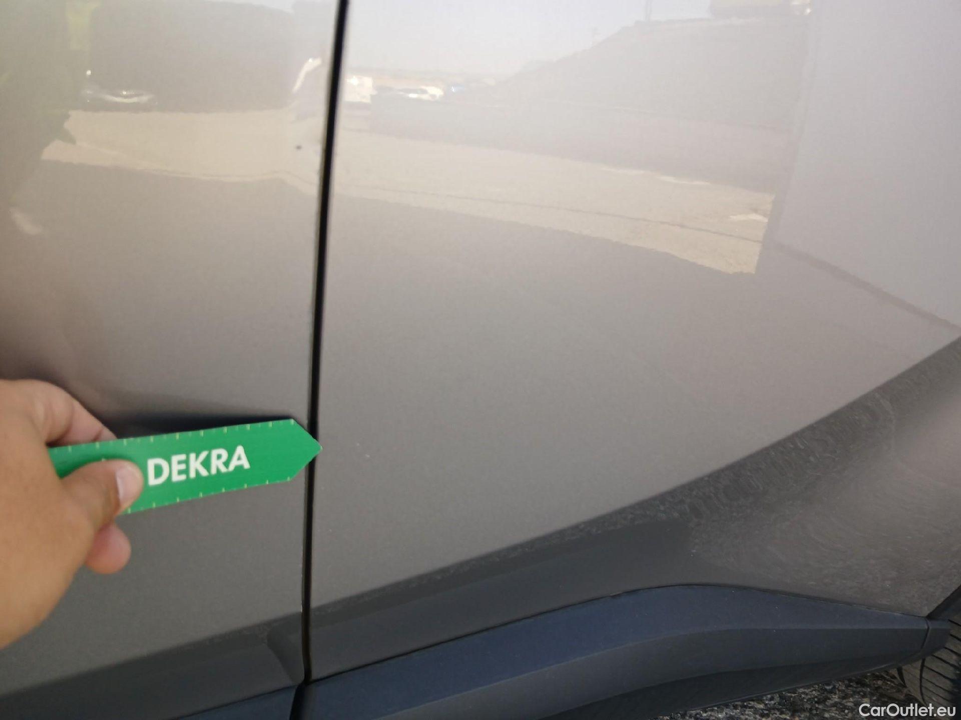  Toyota  C-HR TOYOTA  / 2016 / 5P / todoterreno 1.8 125H Advance (CX) #19