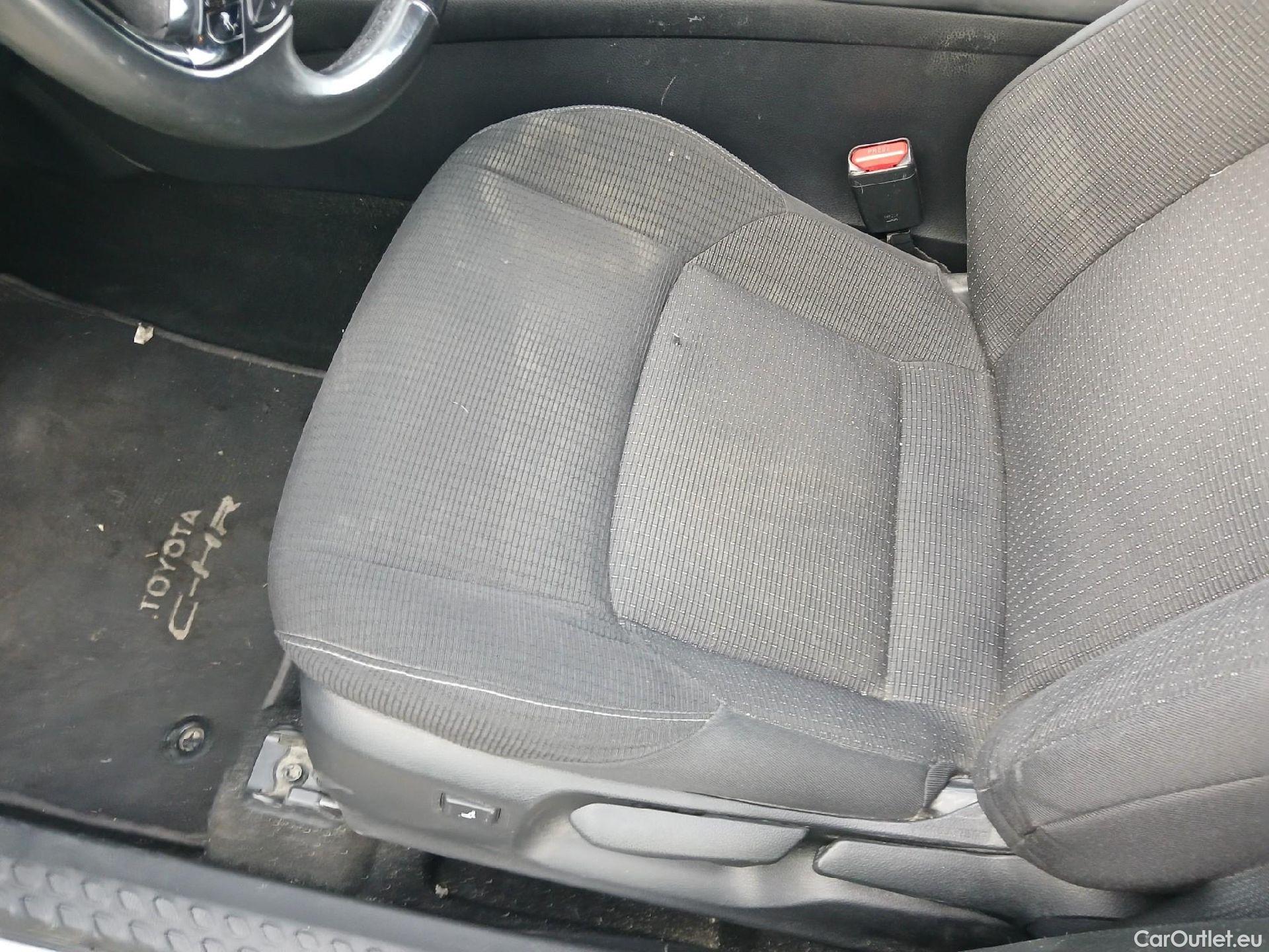  Toyota  C-HR TOYOTA  / 2016 / 5P / todoterreno 1.8 125H Advance (CX) #1