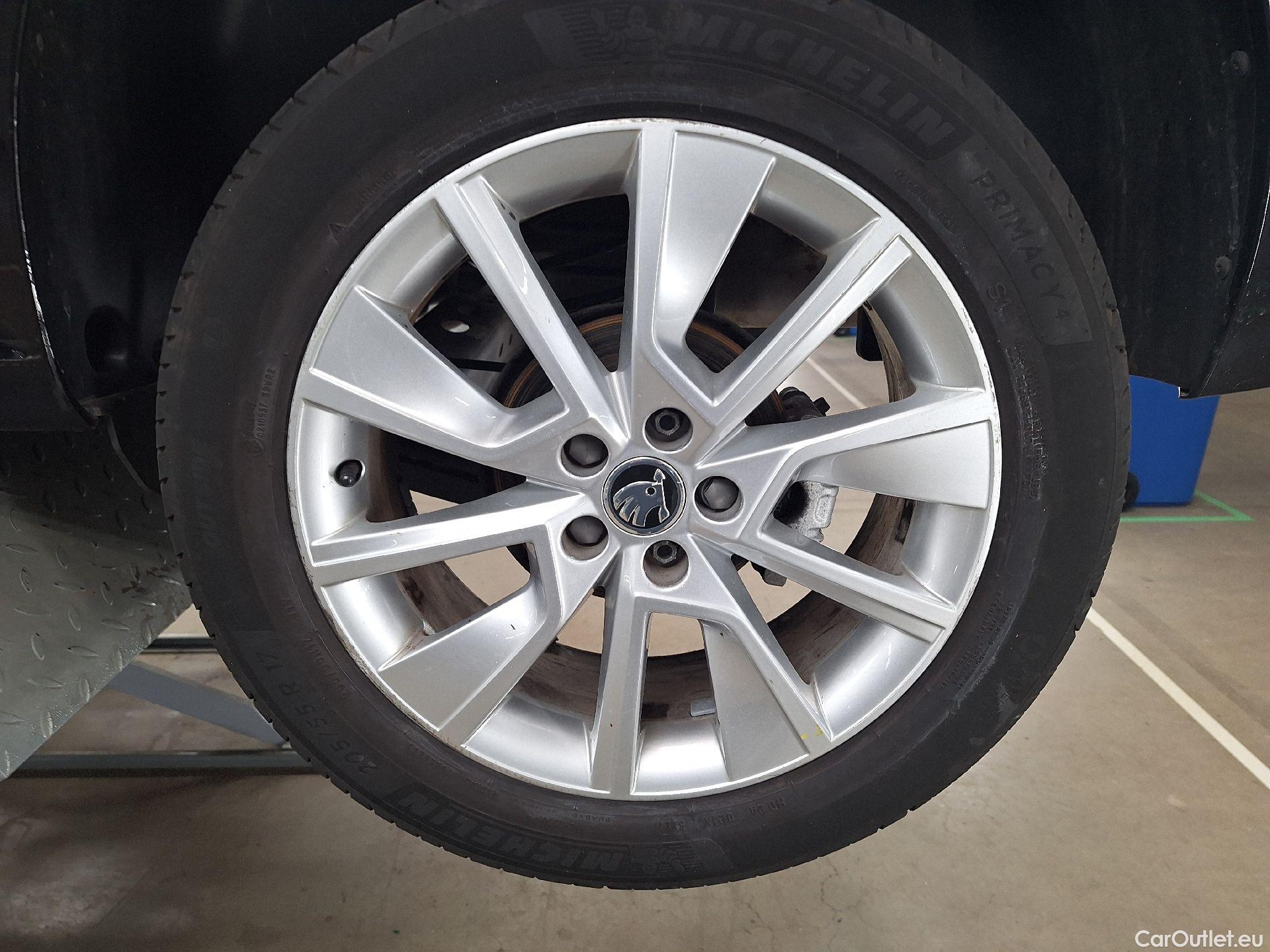 Skoda  KAMIQ Skoda,  '19, Skoda  1.0 TSI 81kW DSG7 Clever 5d #33