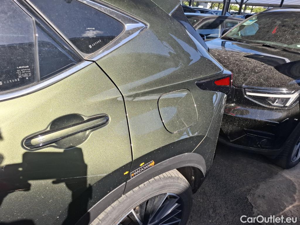  Lexus  NX LEXUS  / 2021 / 5P / SUV 450H+ 4WD Executive #26