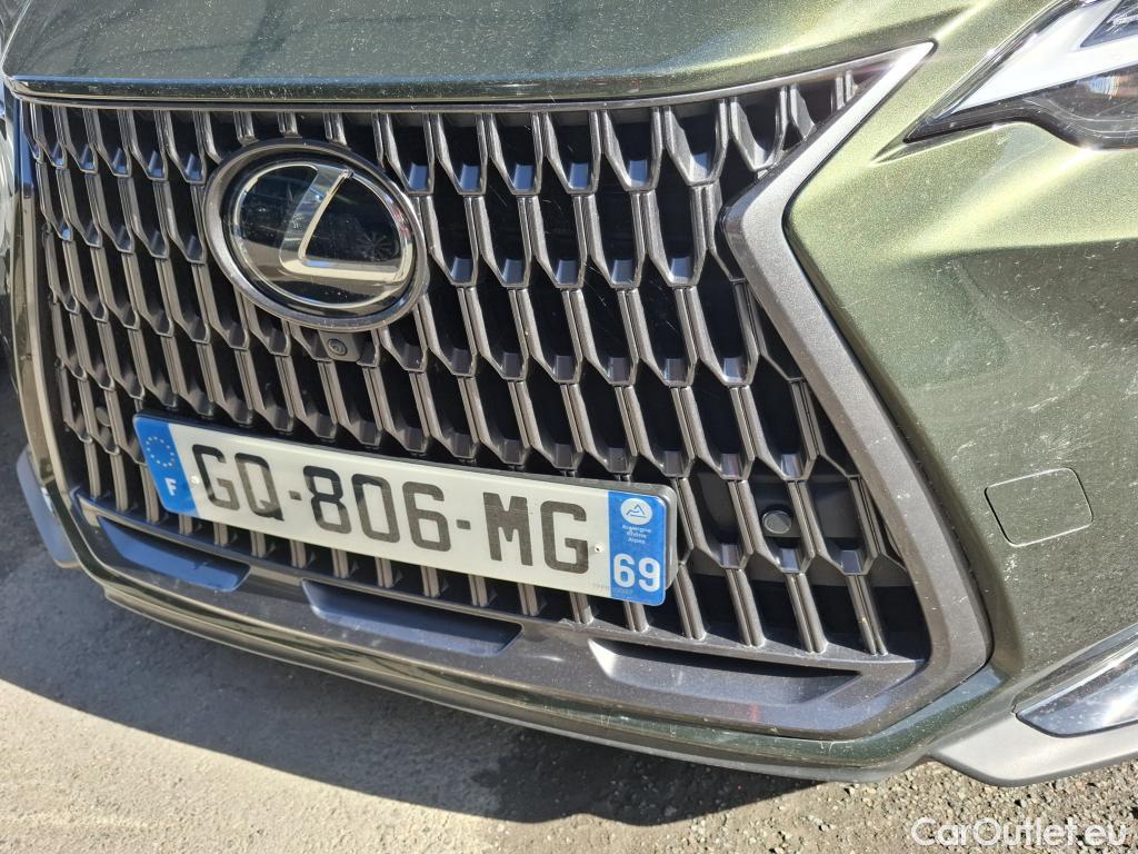  Lexus  NX LEXUS  / 2021 / 5P / SUV 450H+ 4WD Executive #27
