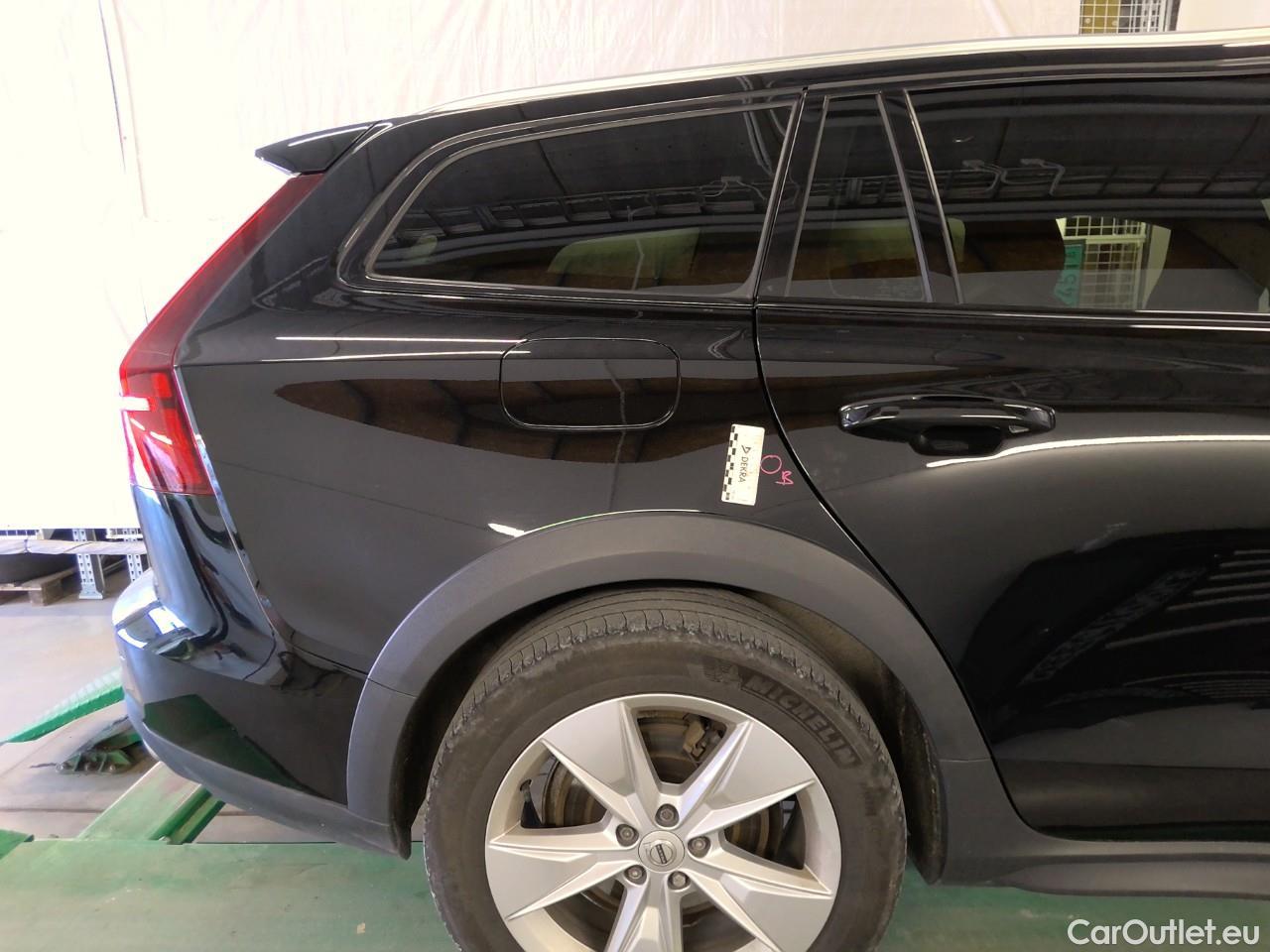  Volvo  V60  CC B4D Ad.Na.P.Ed. AWD Aut #1