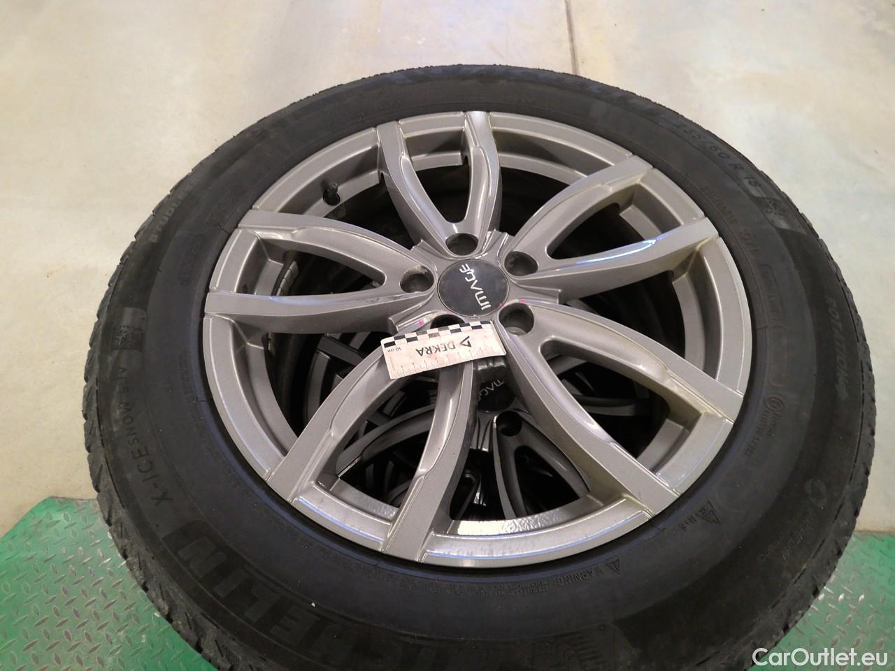  Volvo  XC60  B4D 197 Mom.Ad.Ed.FWD Aut #1