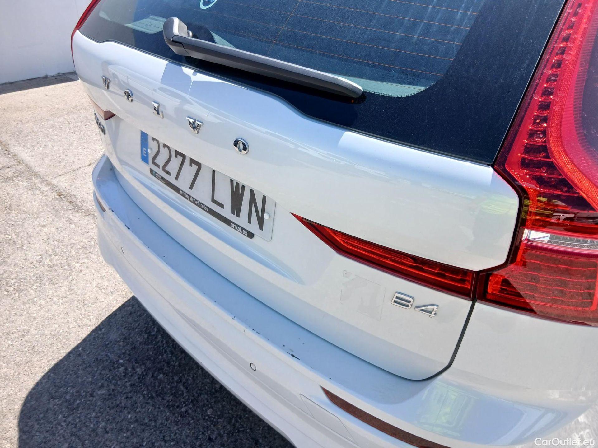  Volvo  XC60 VOLVO  / 2017 / 5P / todoterreno 2.0 B4 D Momentum Pro Auto #14