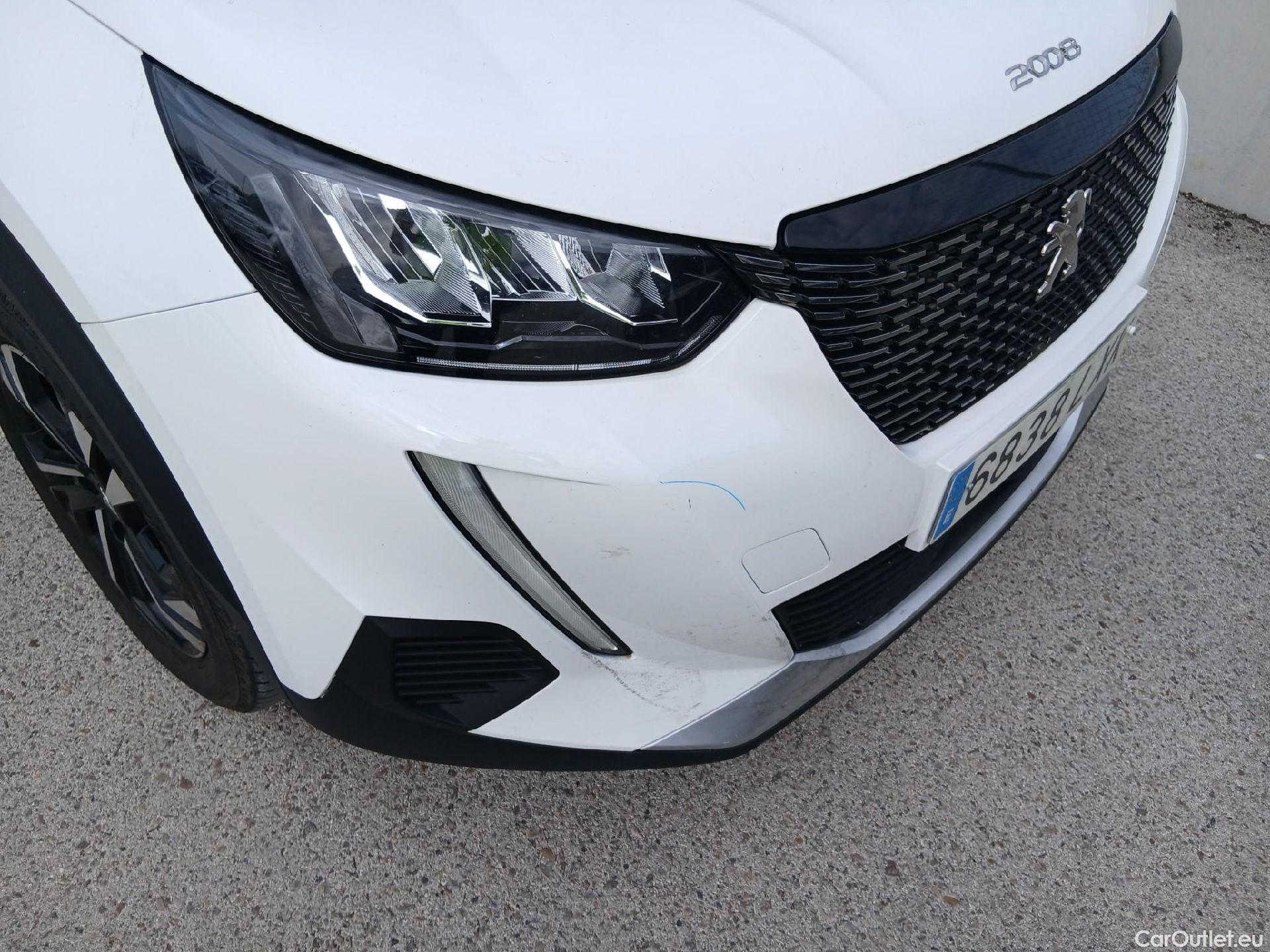  Peugeot  2008 PEUGEOT  / 2019 / 5P / todoterreno Allure BlueHDI 81kW (110CV) #4