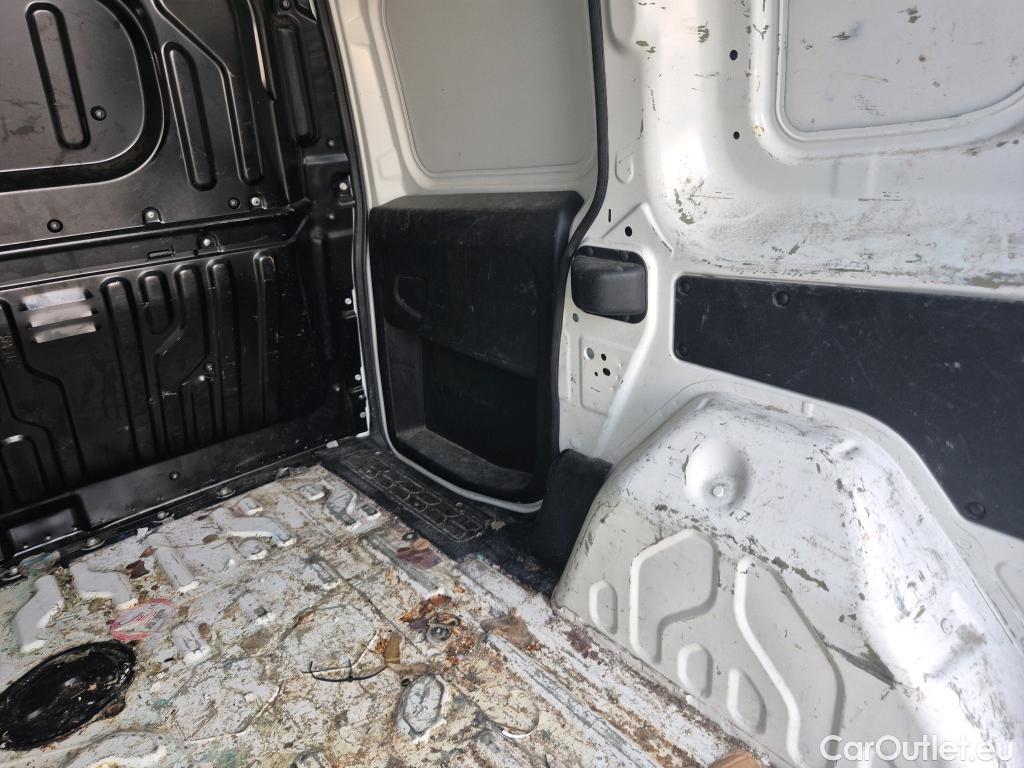  Fiat  Doblo FIAT Doblò Cargo/2015/4P/furgón derivado de turismo Cargo SX 1.6 Mjet 66kW (90CV) (AC) #16