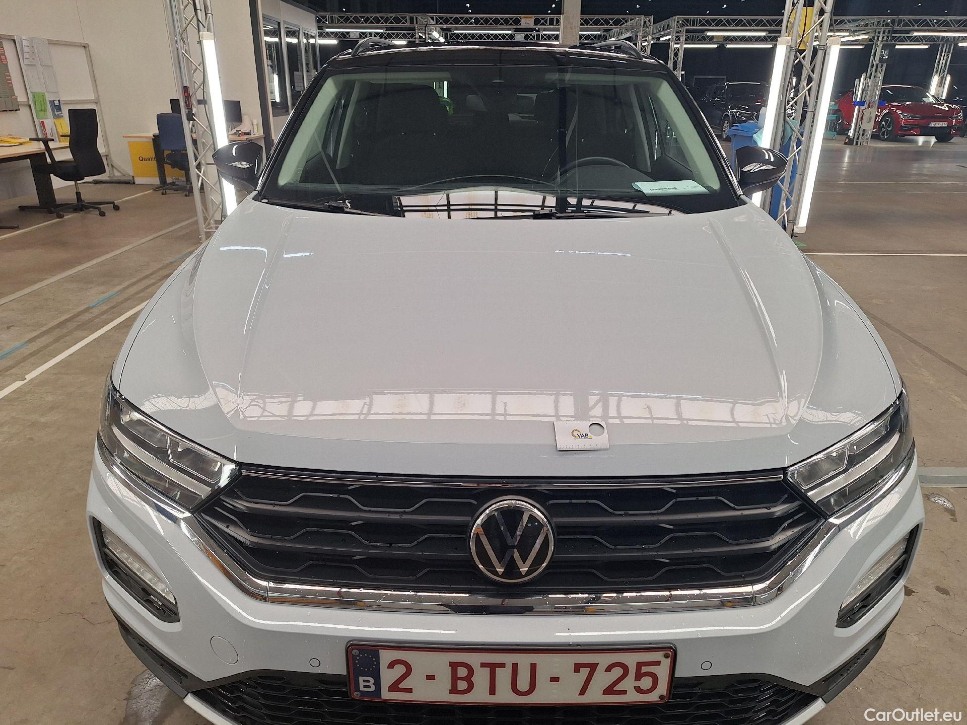  Volkswagen  T-ROC VW,  '17, Volkswagen  1.0 TSI Active 5d #1