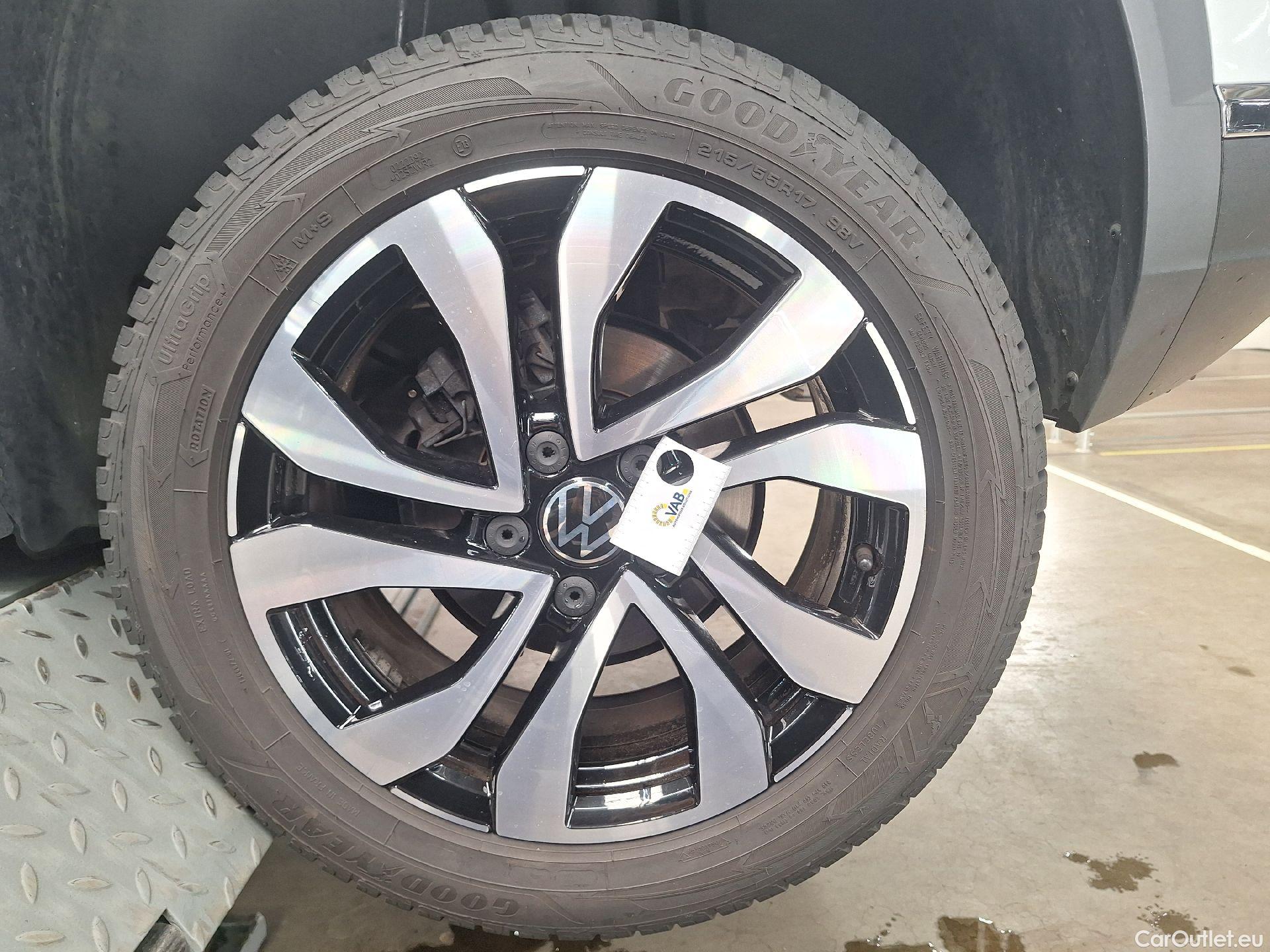  Volkswagen  T-ROC VW,  '17, Volkswagen  1.0 TSI Active 5d #49