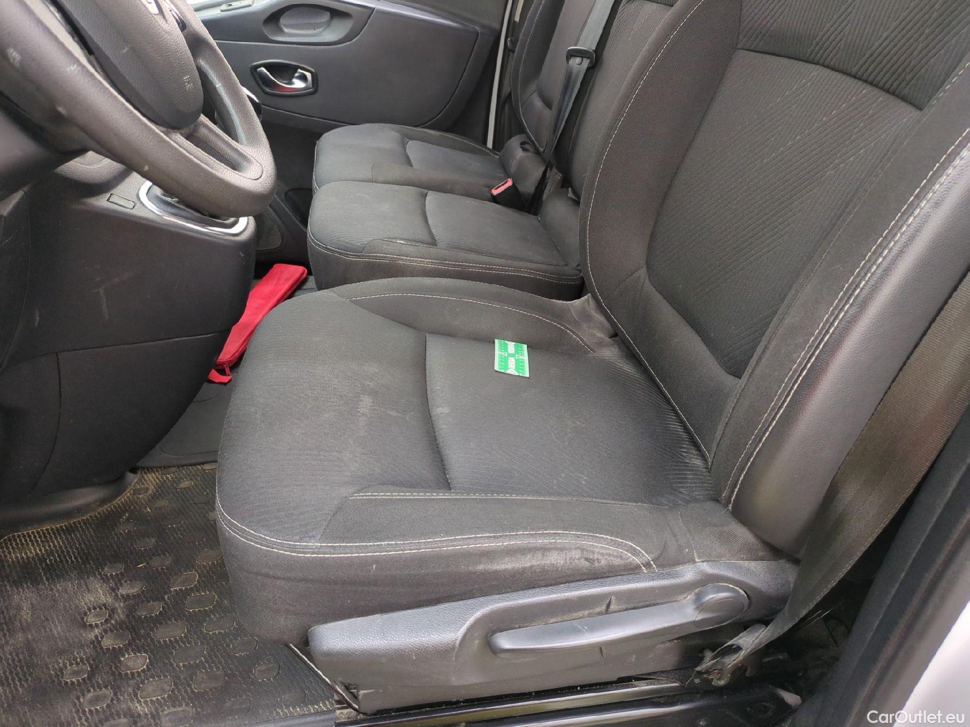  Renault  Trafic RENAULT  / 2019 / 4P / Fourgon tole FG GCF L1H1 1200 dCi 120 #2