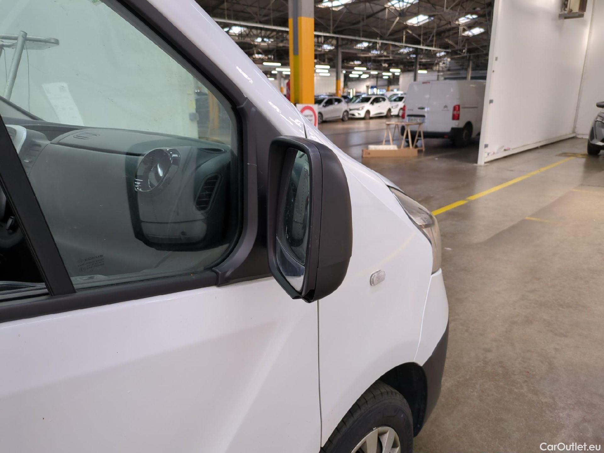  Renault  Trafic RENAULT  / 2019 / 4P / Fourgon tole FG GCF L1H1 1200 dCi 120 #44