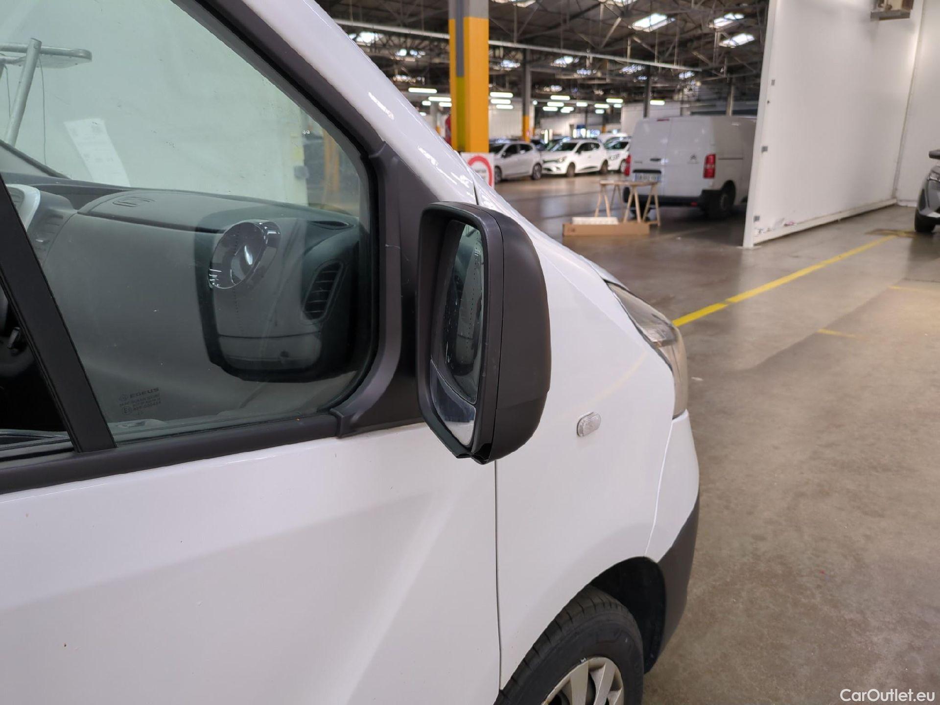  Renault  Trafic RENAULT  / 2019 / 4P / Fourgon tole FG GCF L1H1 1200 dCi 120 #47