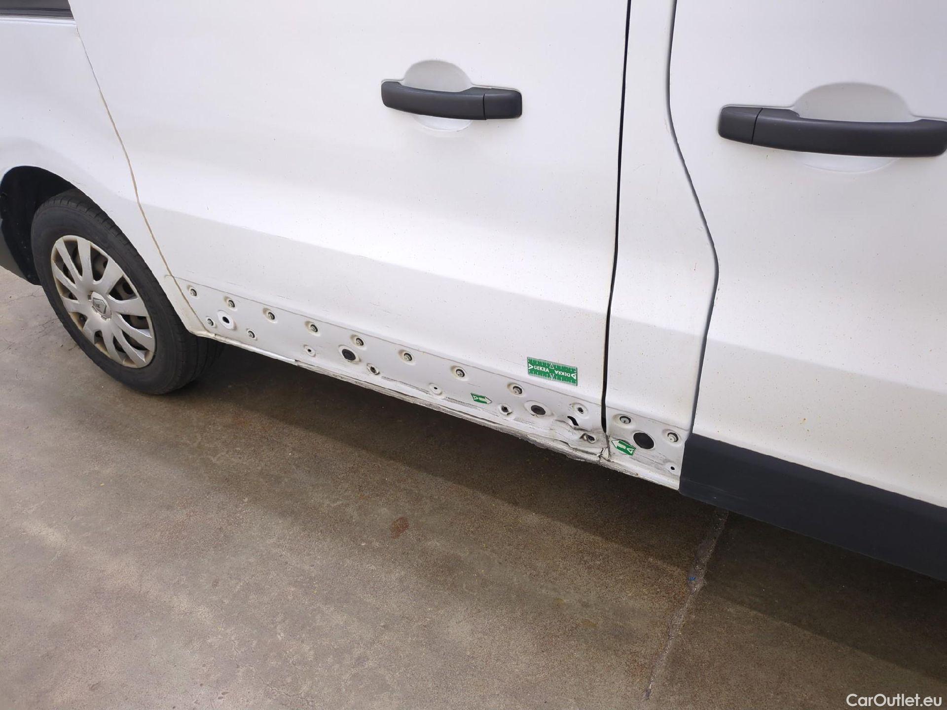  Renault  Trafic RENAULT  / 2019 / 4P / Fourgon tole FG GCF L1H1 1200 dCi 120 #40