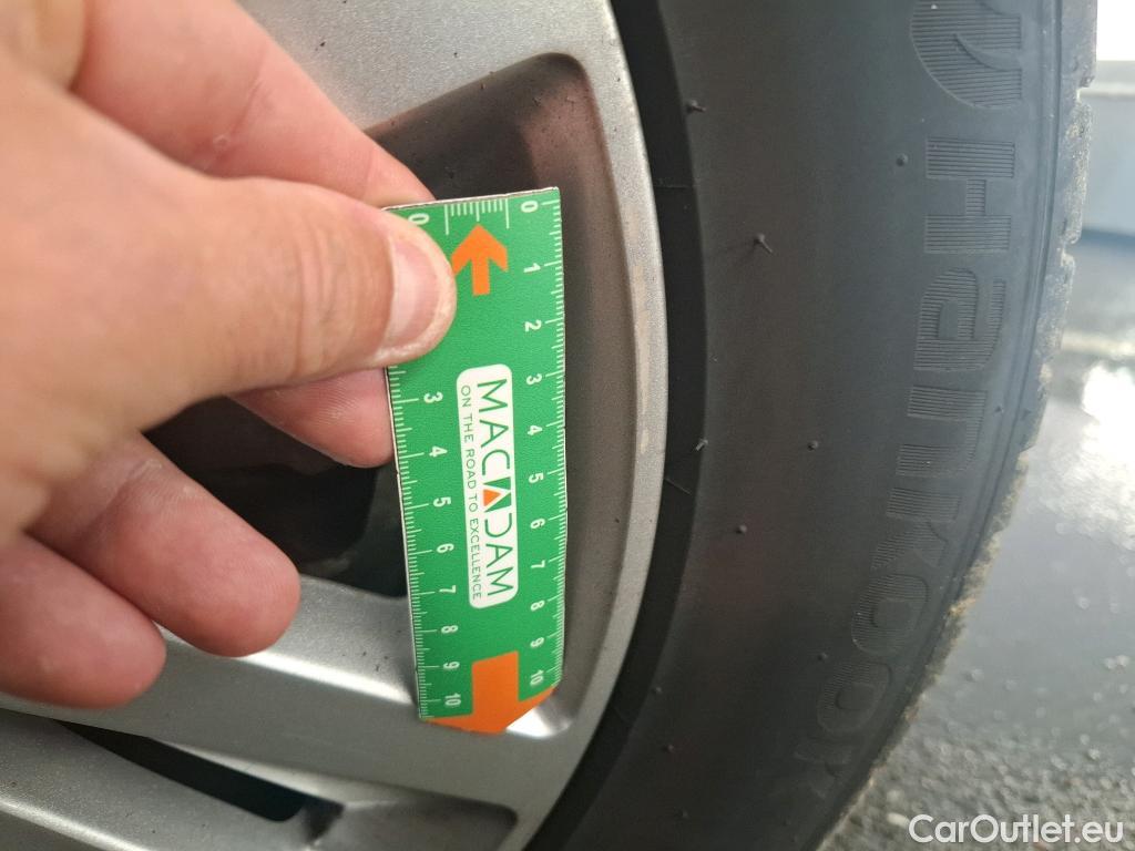 Peugeot  308 PEUGEOT  SW / 2017 / 5P / Break Puretech 110 S&S Active Business #26