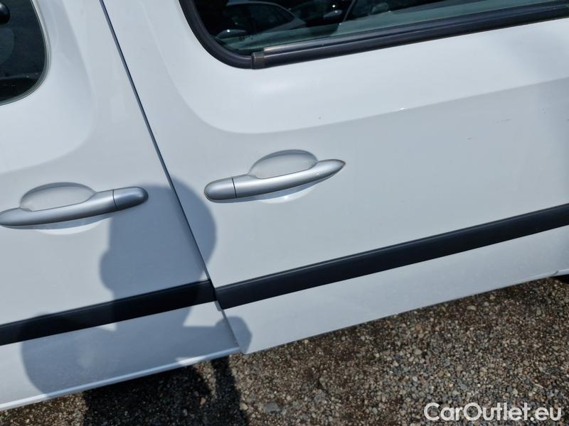  Renault  Kangoo  2 (2008)  1.5BdCi 95 Zen 5d #26