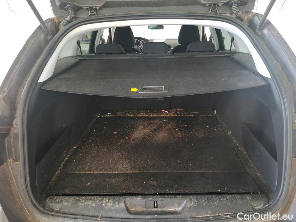  Peugeot  308 PEUGEOT  SW / 2017 / 5P / Break Puretech 110 S&S Active Business #18