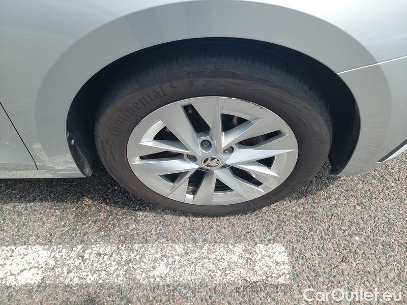  Skoda  Octavia  Combi (NX3)(2020) Oct.Combi 1.5TSI 110 Style #9