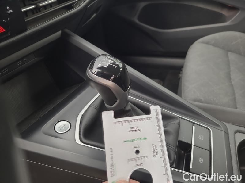  Volkswagen  Golf  VIII Variant (CG5) 2020 Var.1.0TSI 81 Life 5d #6