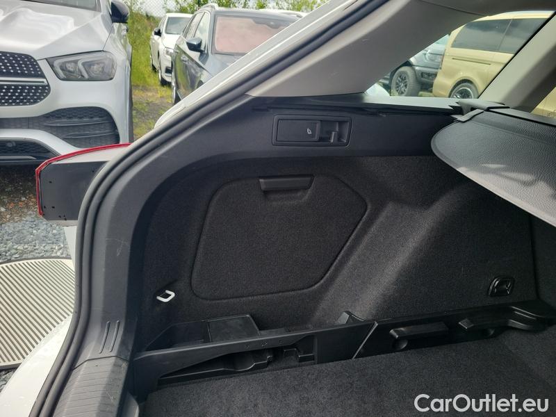  Volkswagen  Golf  VII Variant  (BV5)(2017->) Var.1.0TSI 81 Life 5d #8