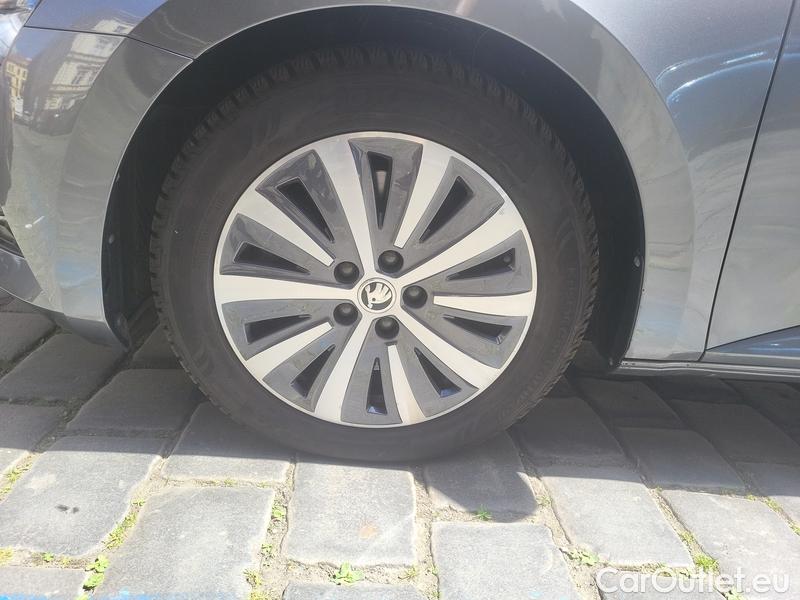  Skoda  Superb  (3V3)(2015)  2.0TSI 206 Style 4x4 AT #1