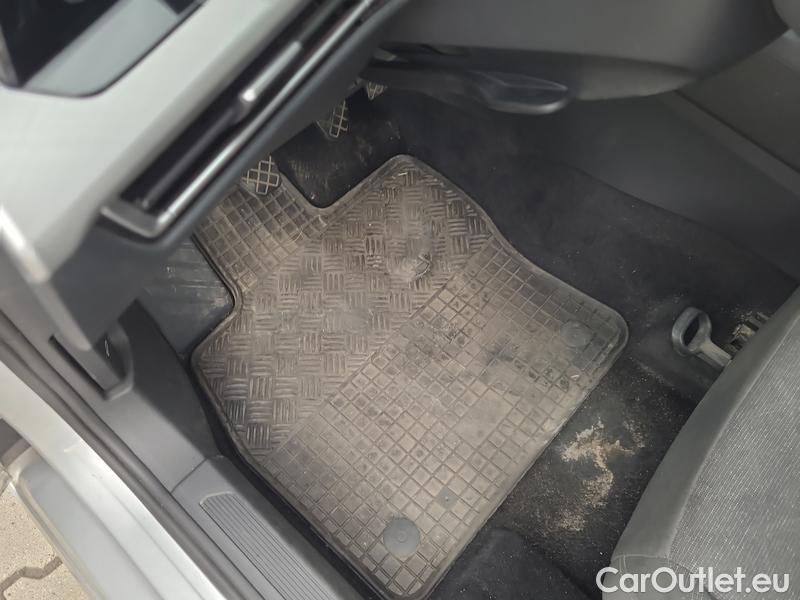  Volkswagen  Golf  VIII Variant (CG5) 2020 Var.1.0TSI 81 Life 5d #7