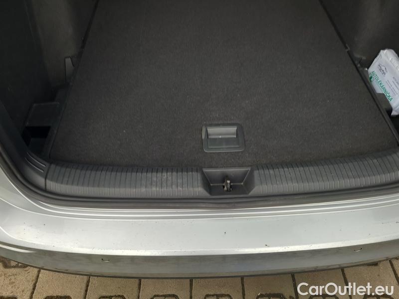  Volkswagen  Golf  VIII Variant (CG5) 2020 Var.1.0TSI 81 Life 5d #16