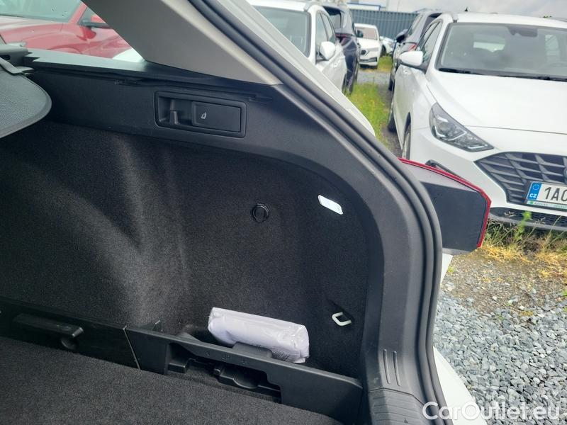  Volkswagen  Golf  VII Variant  (BV5)(2017->) Var.1.0TSI 81 Life 5d #7