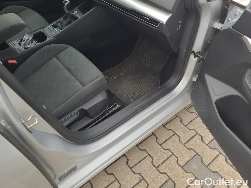  Volkswagen  Golf  VIII Variant (CG5) 2020 Var.1.0TSI 81 Life 5d #21