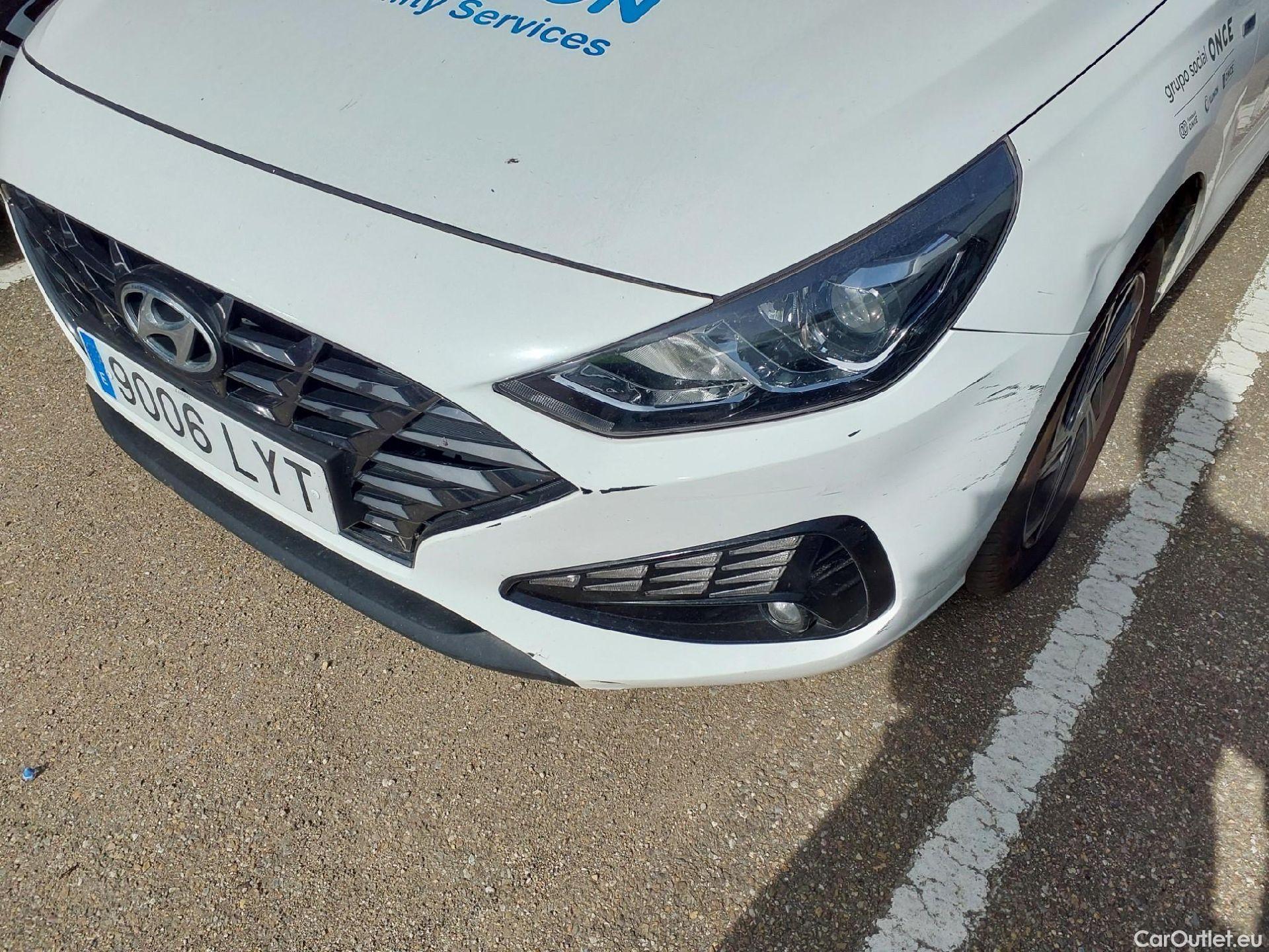  Hyundai  i30 HYUNDAI  / 2020 / 5P / berlina con portón 1.0 TGDI 48V Klass #13