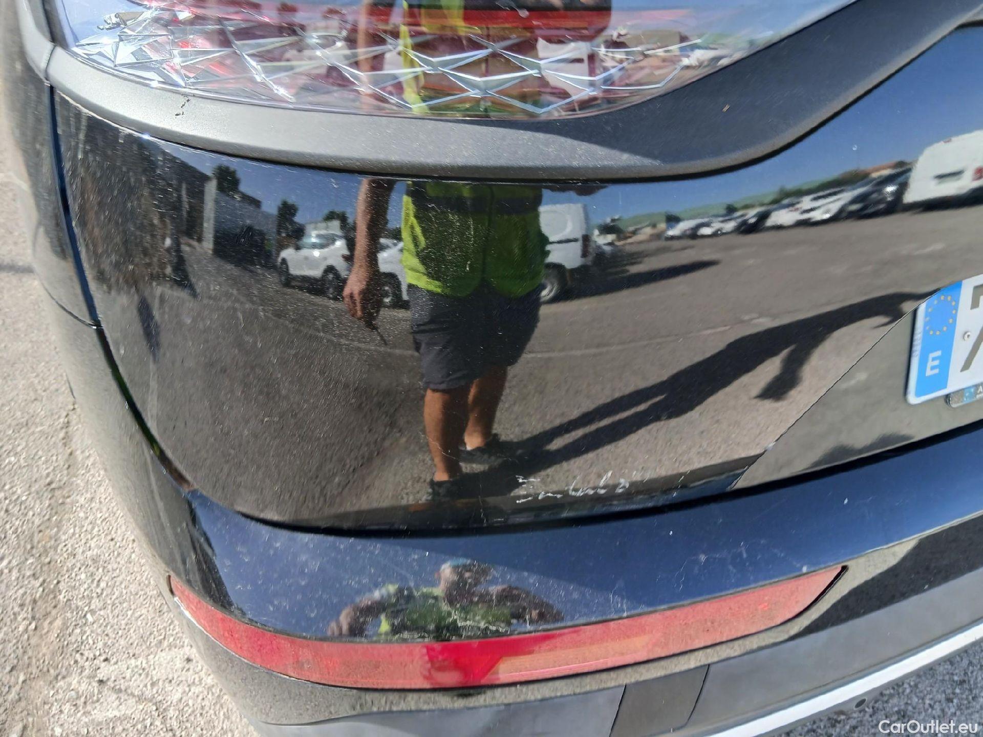  DS  DS7 DS DS 7 Crossback / 2017 / 5P / todoterreno BlueHDi DE 96kW (130CV) AT. PERF.LINE #15