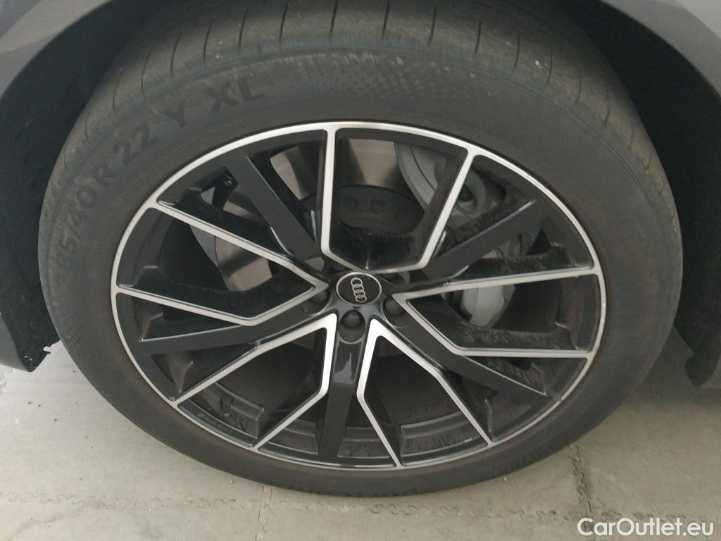  Audi  Q8 AUDI  / 2023 / 5P / todoterreno Black line 55 TFSIe 290kW quattro tiptro (AC) #3