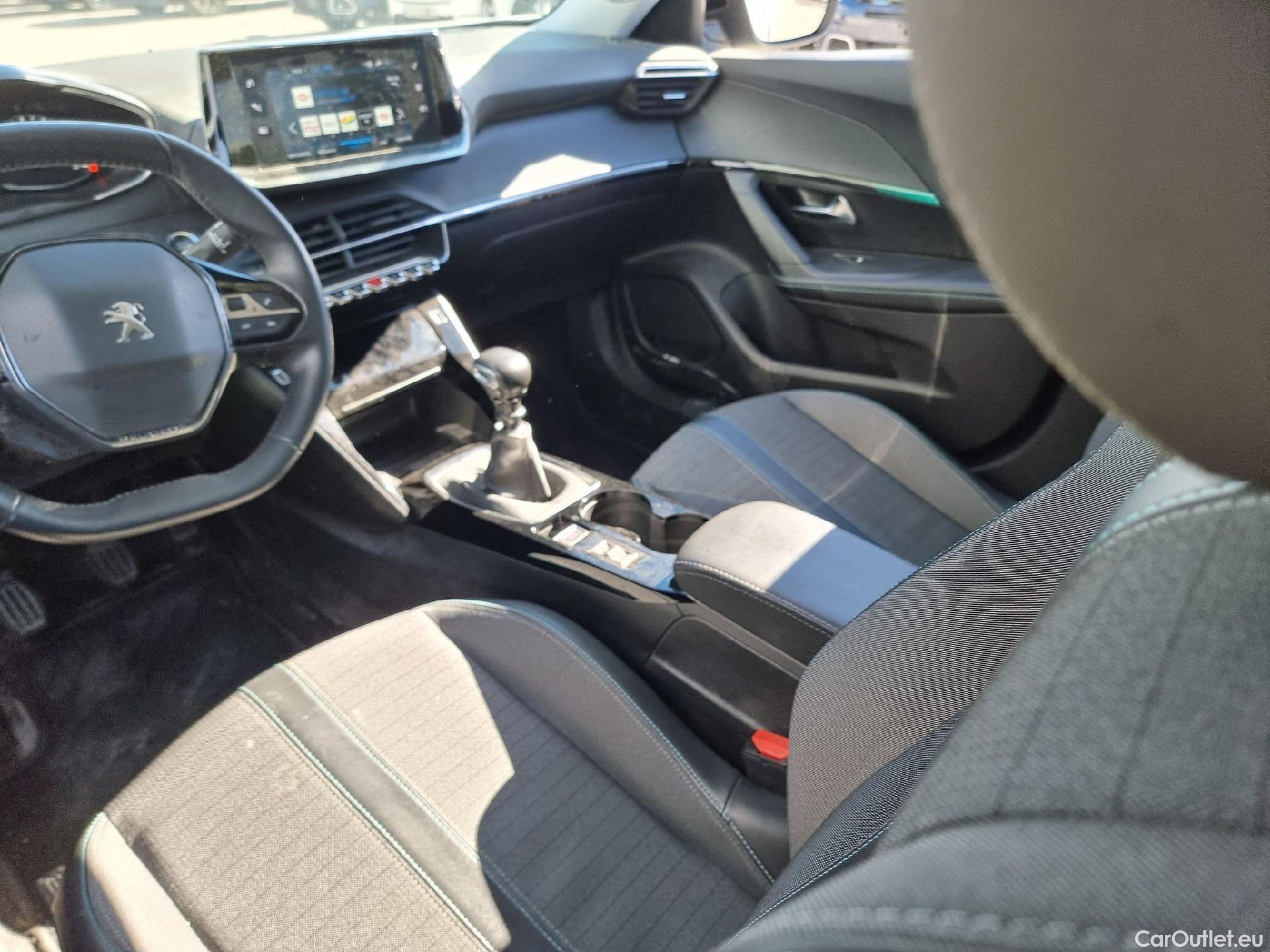  Peugeot  2008 PEUGEOT  / 2019 / 5P / todoterreno Allure BlueHDI 81kW (110CV) #20