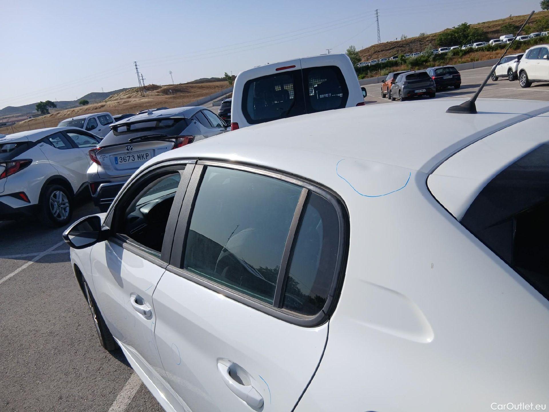  Peugeot  208 PEUGEOT  / 2019 / 5P / berlina con portón BlueHDi 73kW (100CV) Active #28