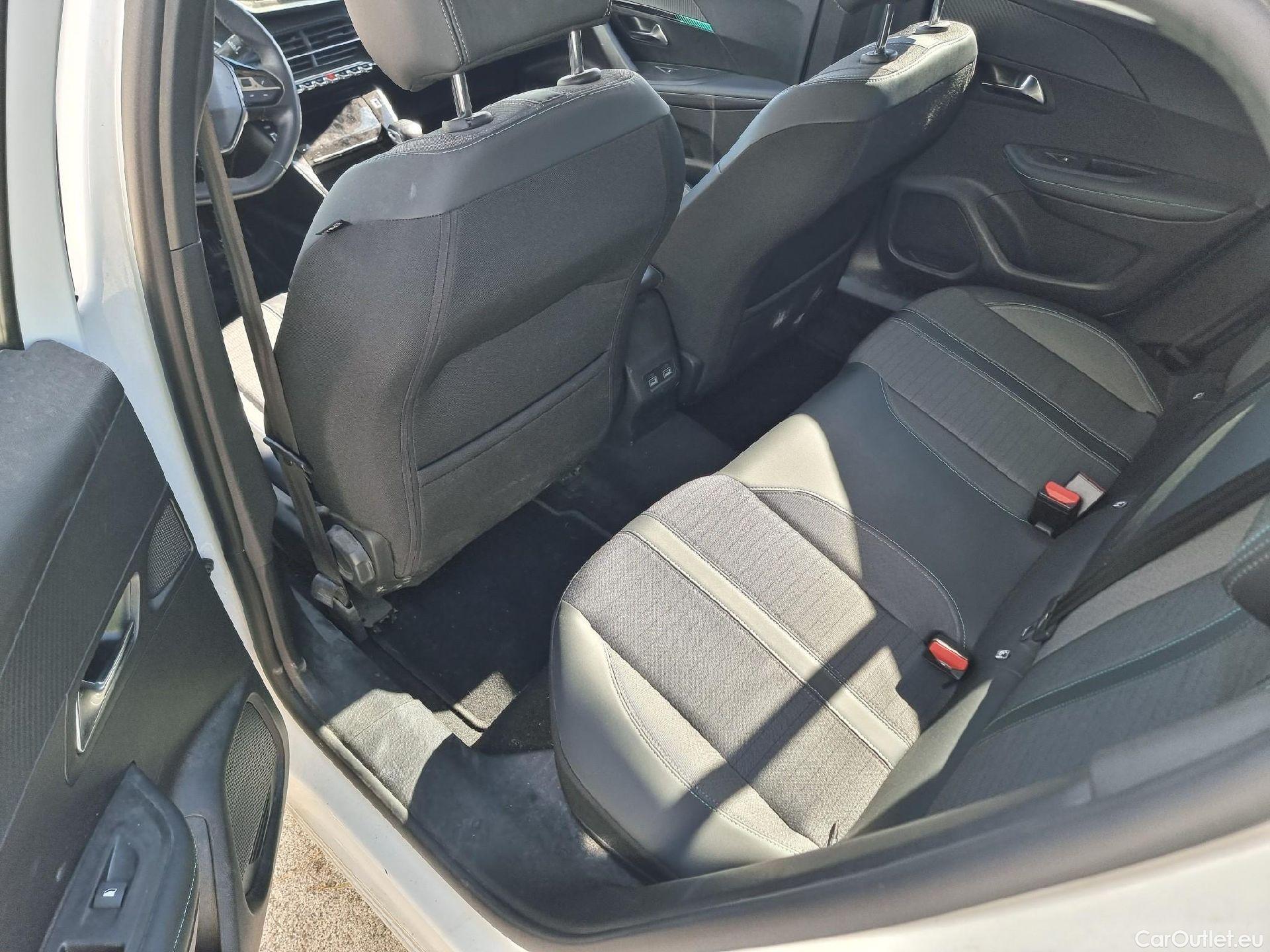  Peugeot  2008 PEUGEOT  / 2019 / 5P / todoterreno Allure BlueHDI 81kW (110CV) #21
