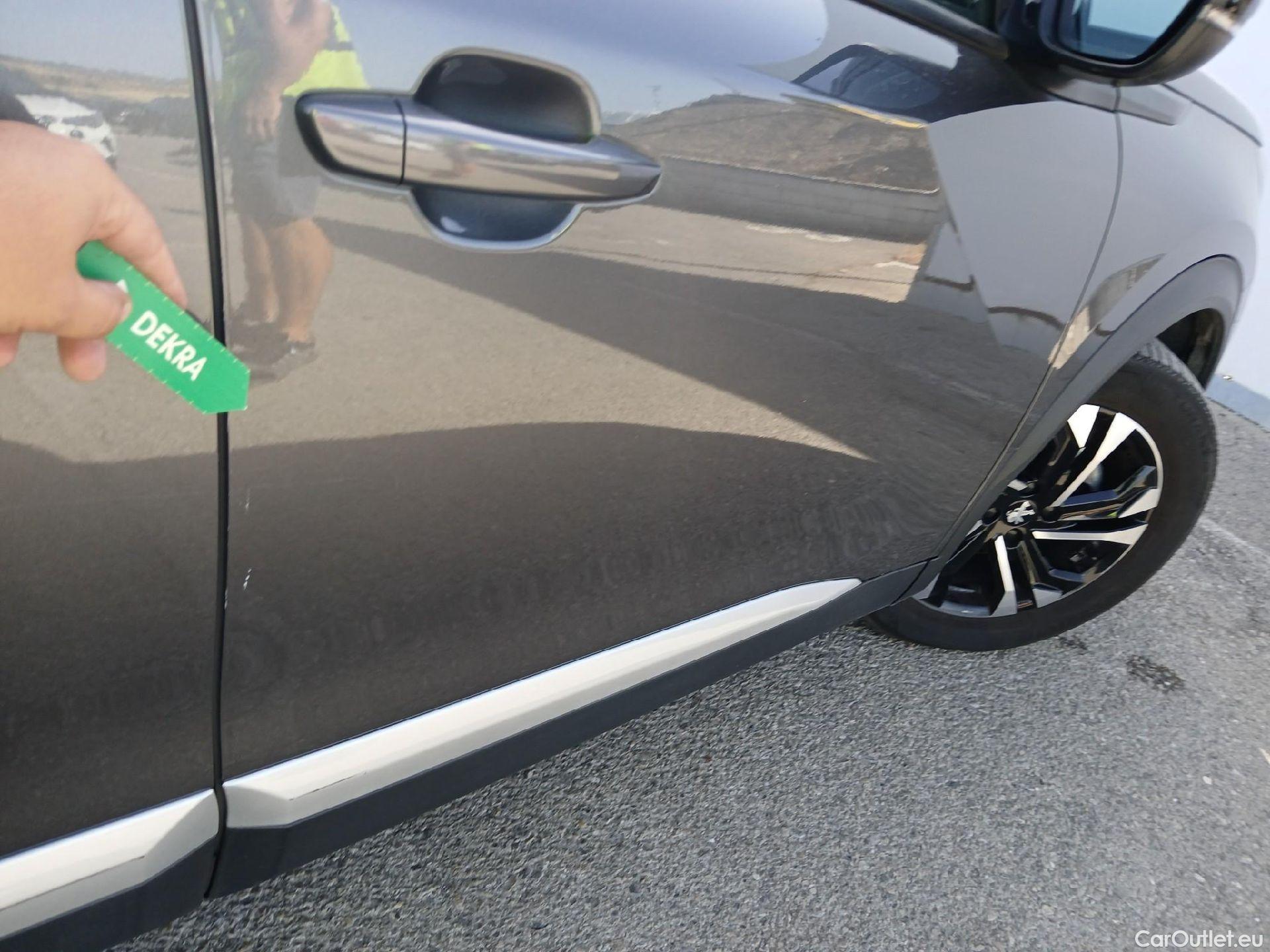  Peugeot  2008 PEUGEOT  / 2019 / 5P / todoterreno Allure Pack Puretech 130 S&S EAT8 (CM2) #44