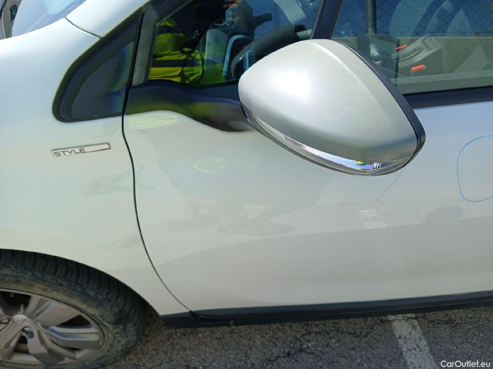  Peugeot  2008 PEUGEOT  / 2016 / 5P / todoterreno Style 1.2L PureTech 60KW (82CV) S&S #20