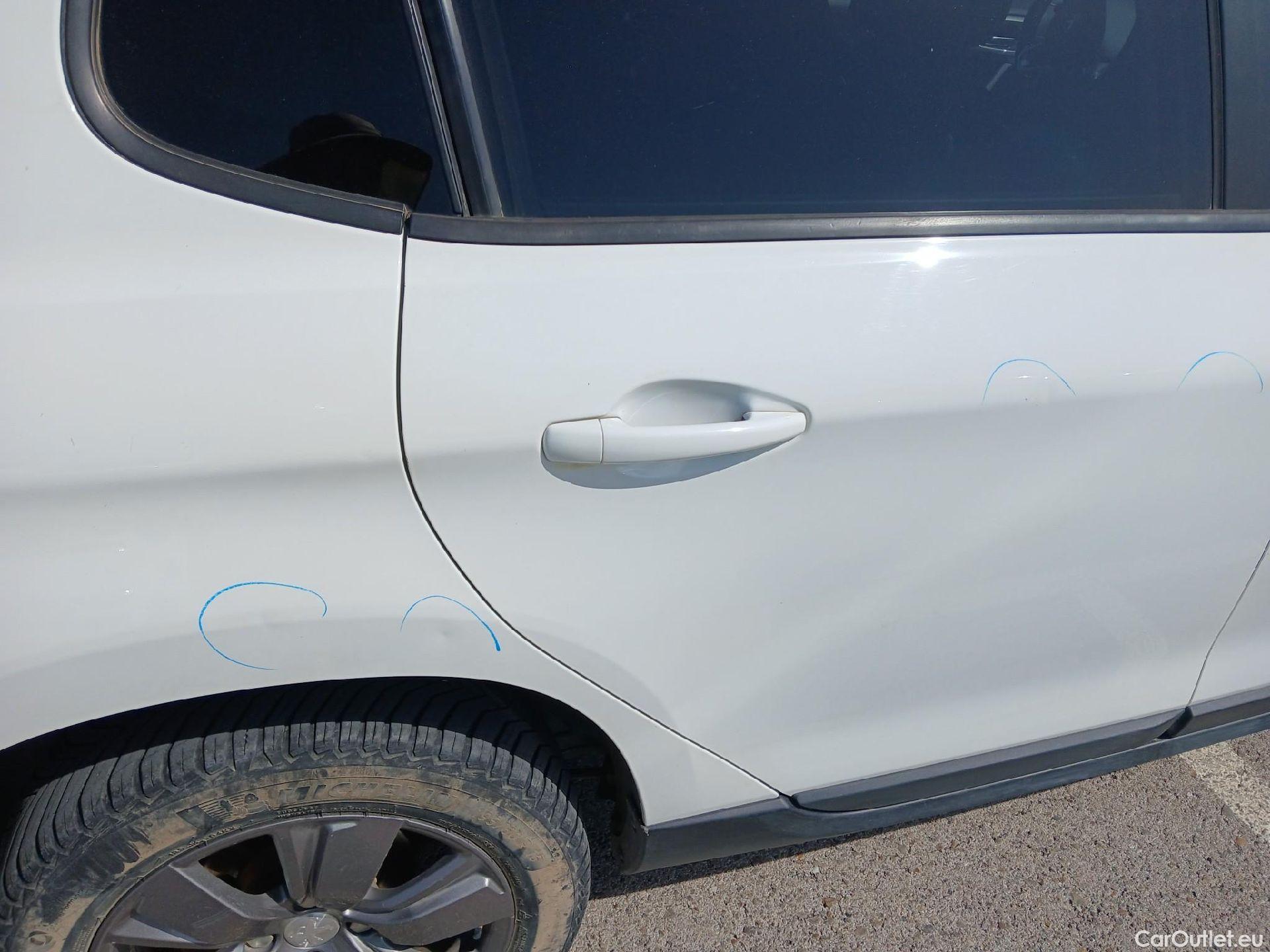  Peugeot  2008 PEUGEOT  / 2016 / 5P / todoterreno Style 1.2L PureTech 60KW (82CV) S&S #34