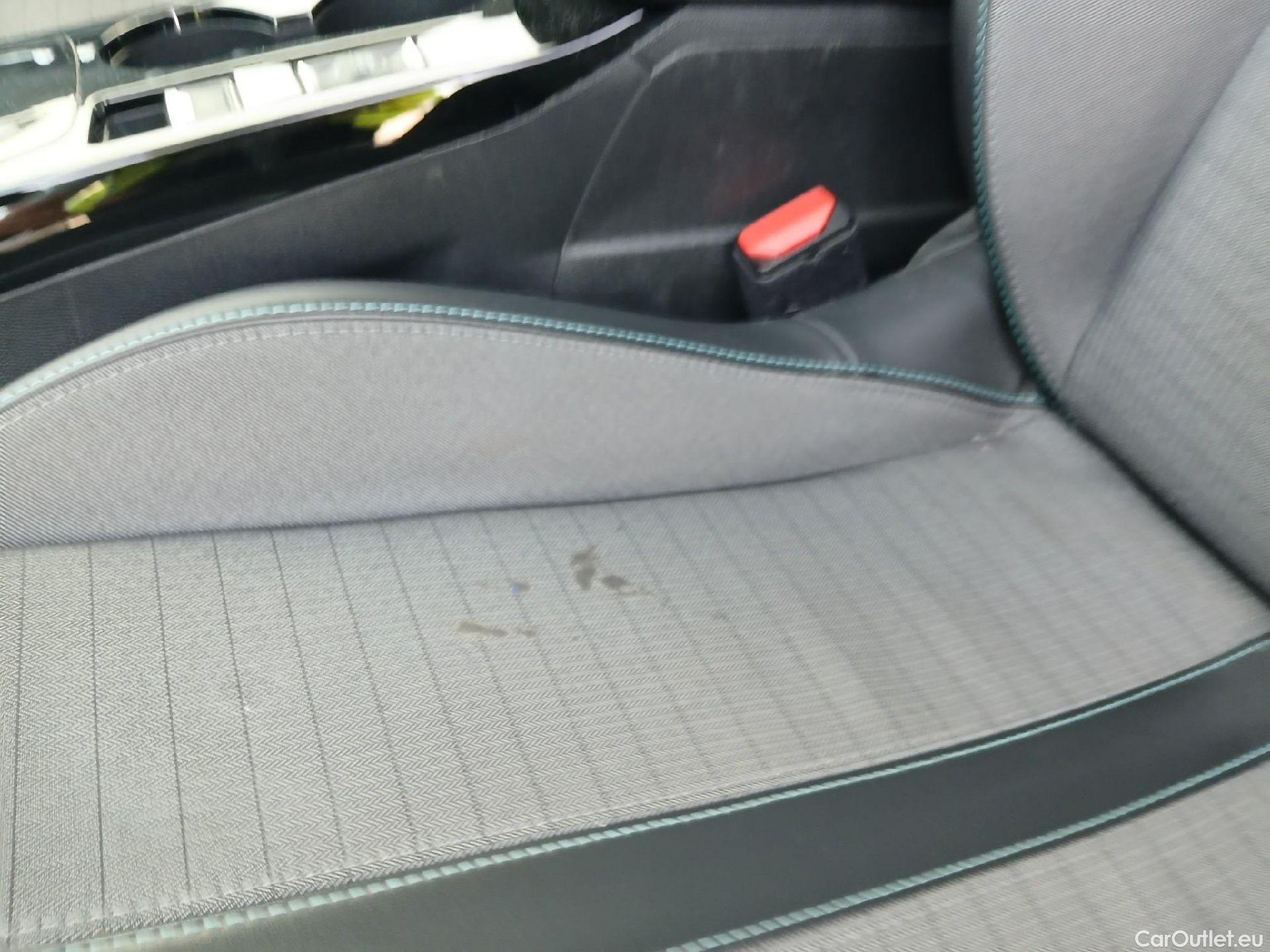  Peugeot  2008 PEUGEOT  / 2019 / 5P / todoterreno Allure Pack Puretech 130 S&S EAT8 (CM2) #6
