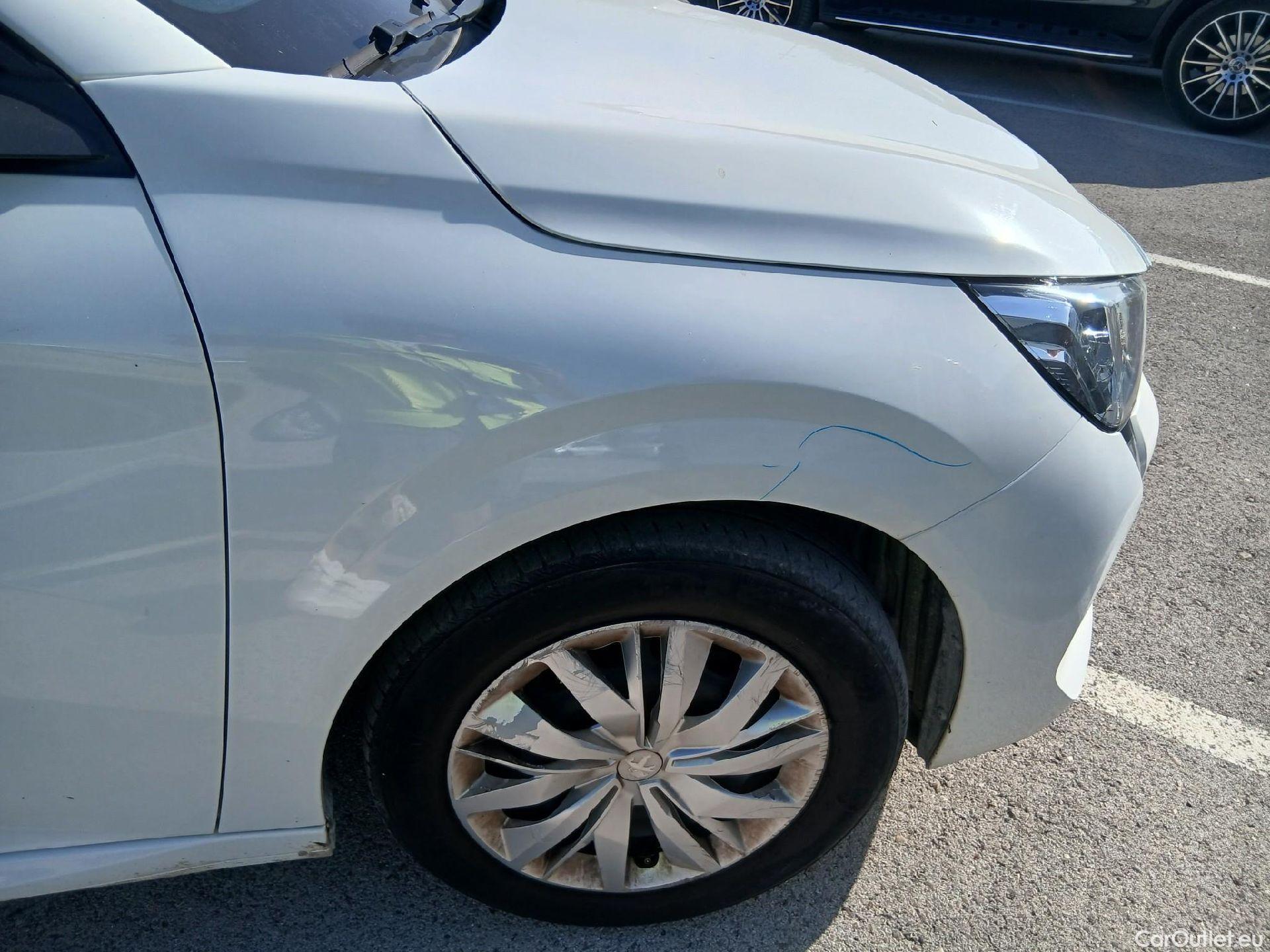  Peugeot  208 PEUGEOT  / 2019 / 5P / berlina con portón BlueHDi 73kW (100CV) Active #47