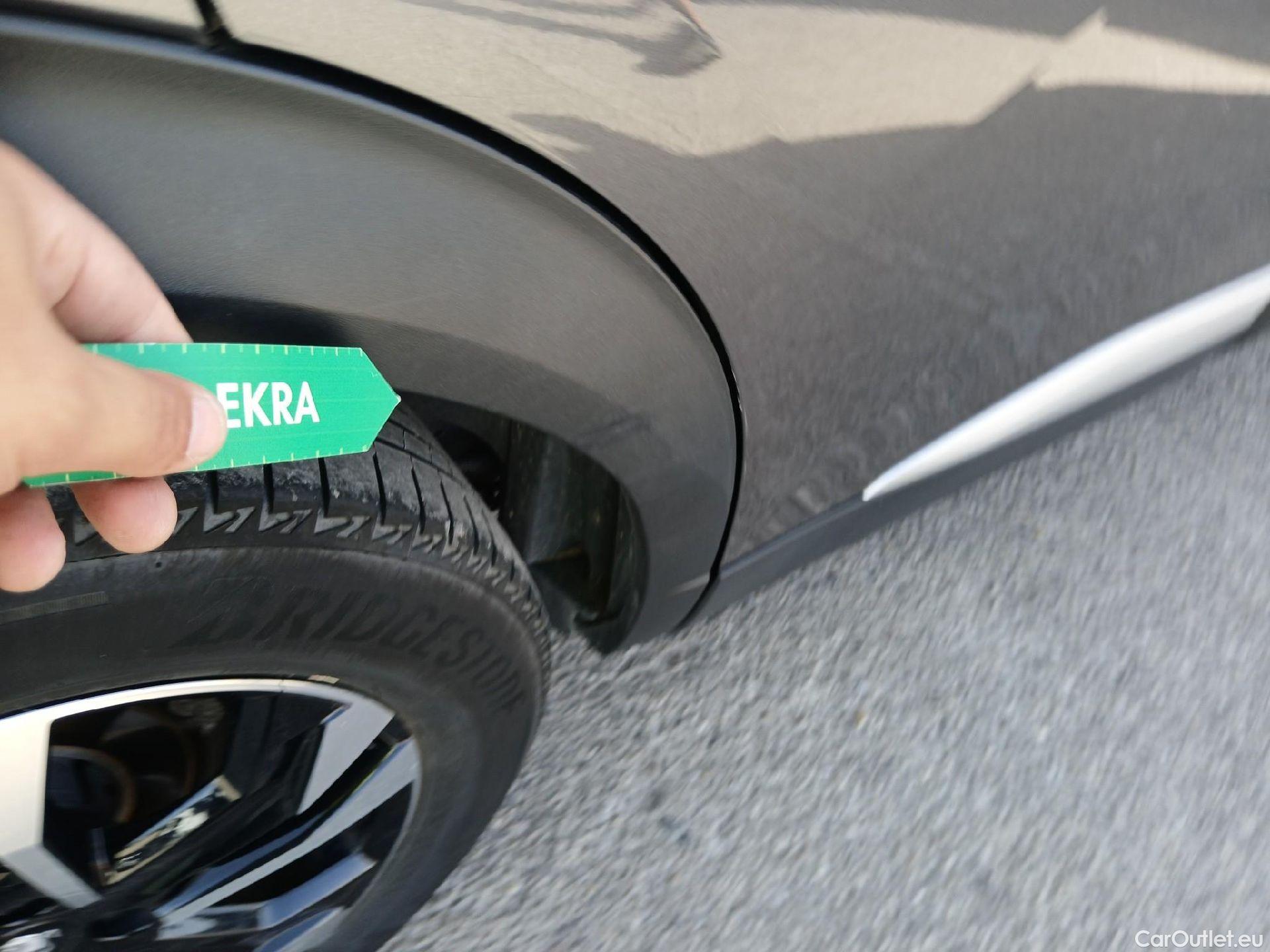  Peugeot  2008 PEUGEOT  / 2019 / 5P / todoterreno Allure Pack Puretech 130 S&S EAT8 (CM2) #38