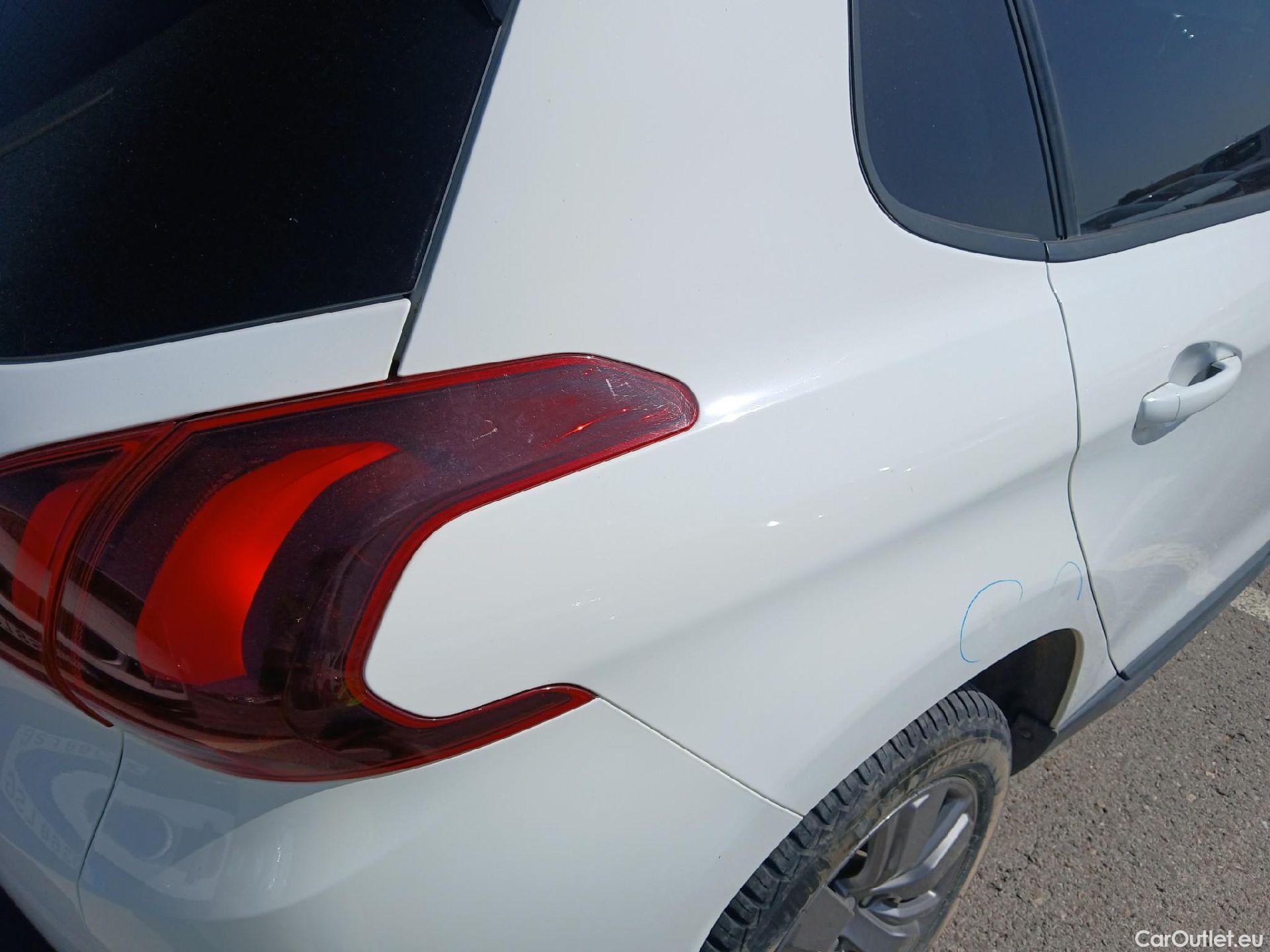  Peugeot  2008 PEUGEOT  / 2016 / 5P / todoterreno Style 1.2L PureTech 60KW (82CV) S&S #32
