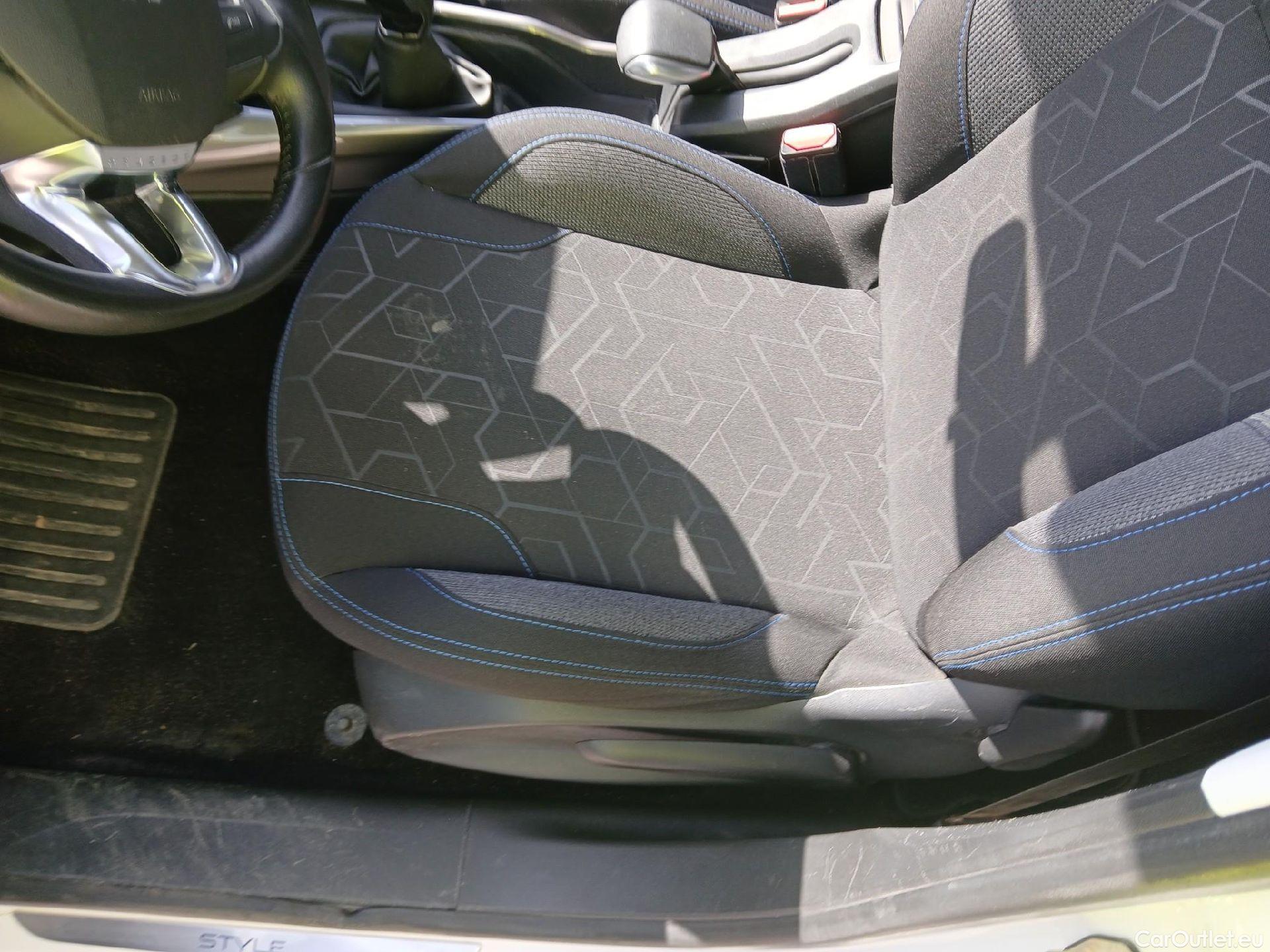  Peugeot  2008 PEUGEOT  / 2016 / 5P / todoterreno Style 1.2L PureTech 60KW (82CV) S&S #4