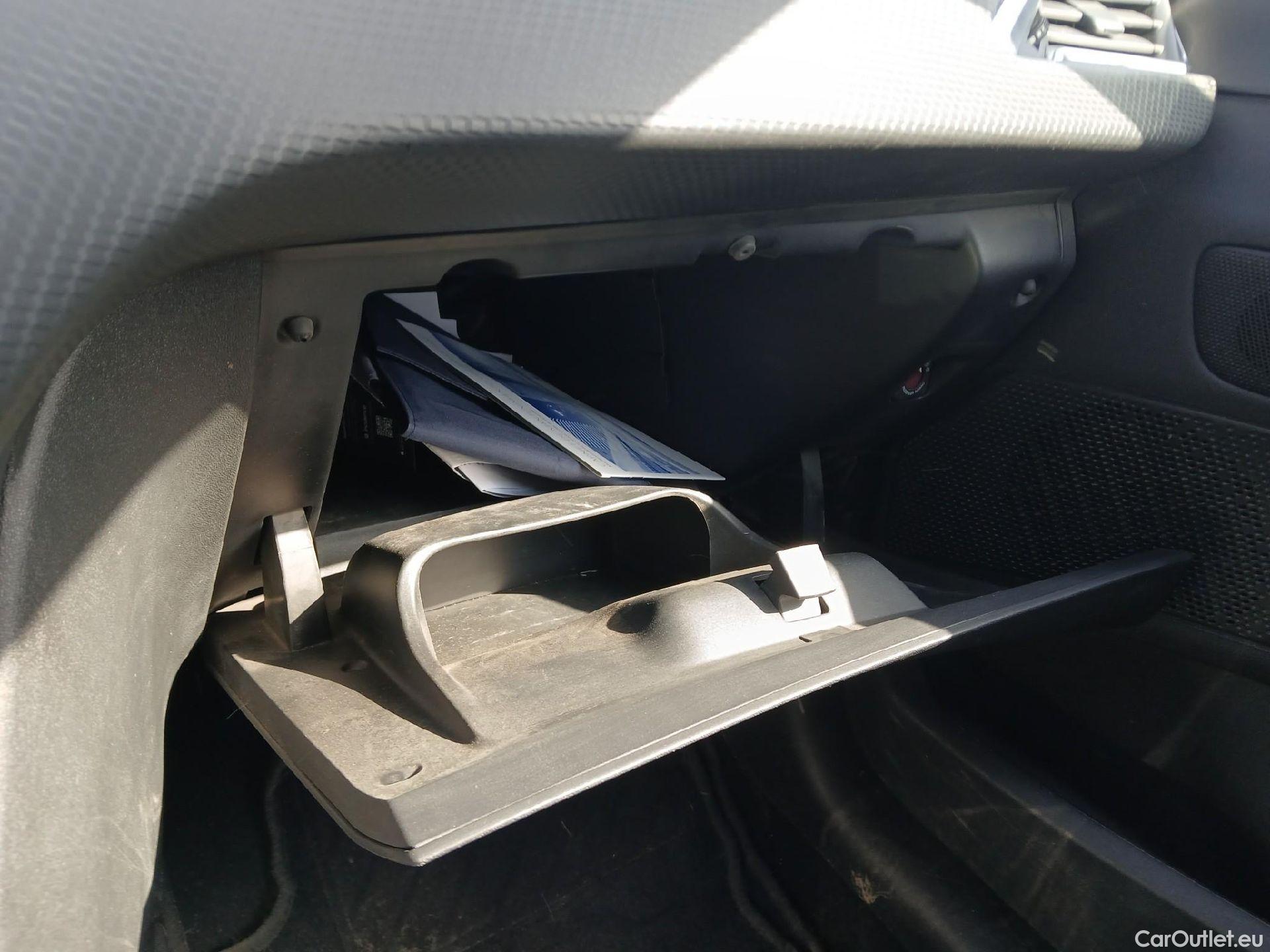  Peugeot  2008 PEUGEOT  / 2016 / 5P / todoterreno Style 1.2L PureTech 60KW (82CV) S&S #1