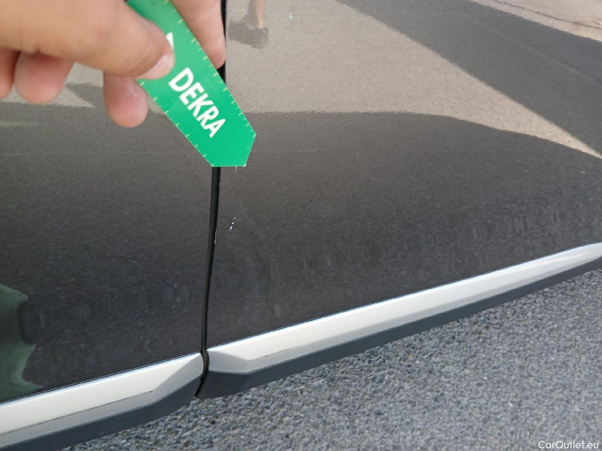  Peugeot  2008 PEUGEOT  / 2019 / 5P / todoterreno Allure Pack Puretech 130 S&S EAT8 (CM2) #45