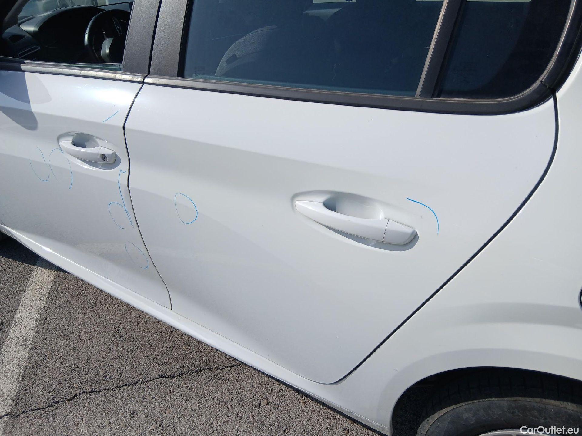  Peugeot  208 PEUGEOT  / 2019 / 5P / berlina con portón BlueHDi 73kW (100CV) Active #18