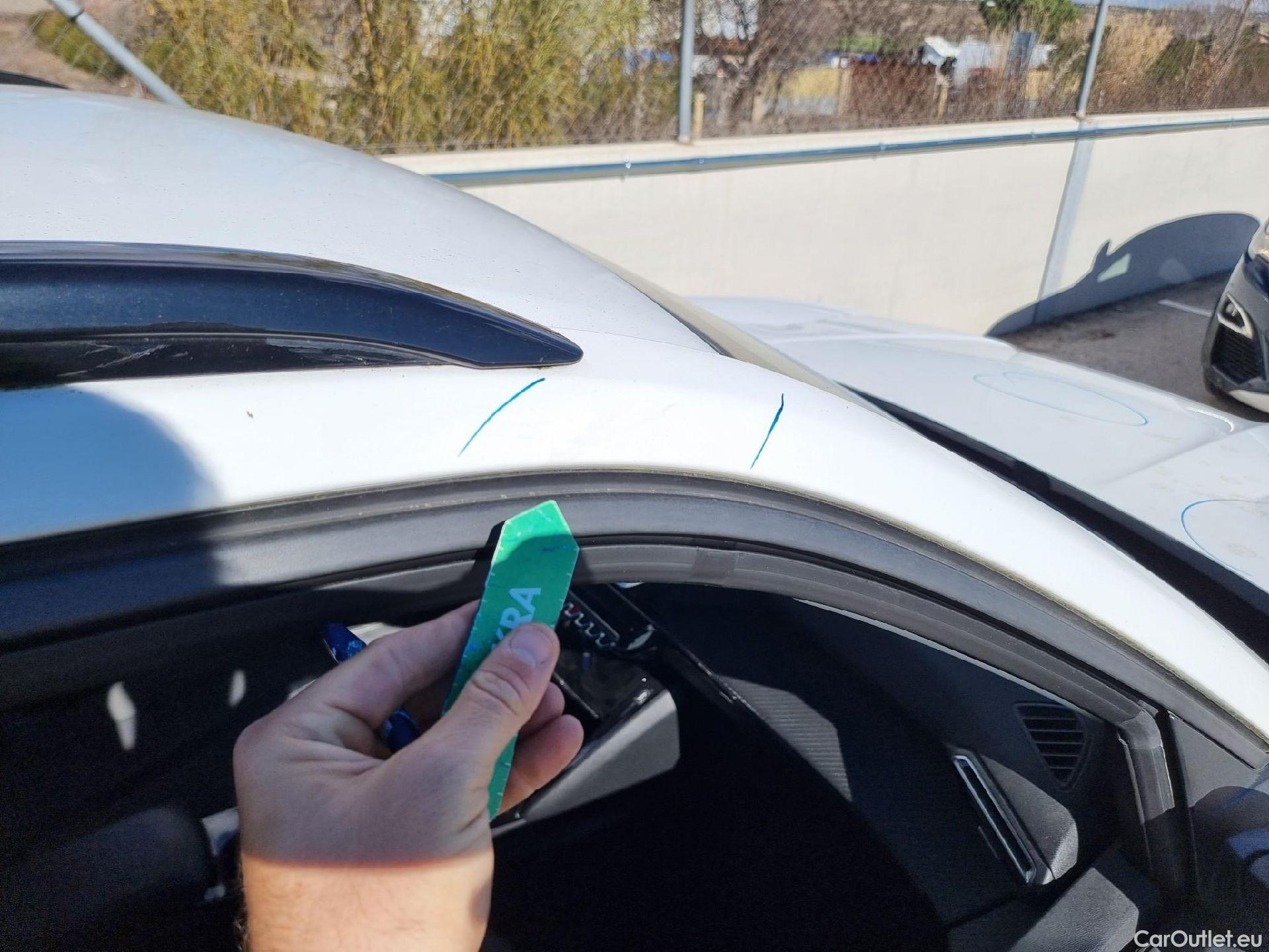  Peugeot  2008 PEUGEOT  / 2019 / 5P / todoterreno Allure BlueHDI 81kW (110CV) #32